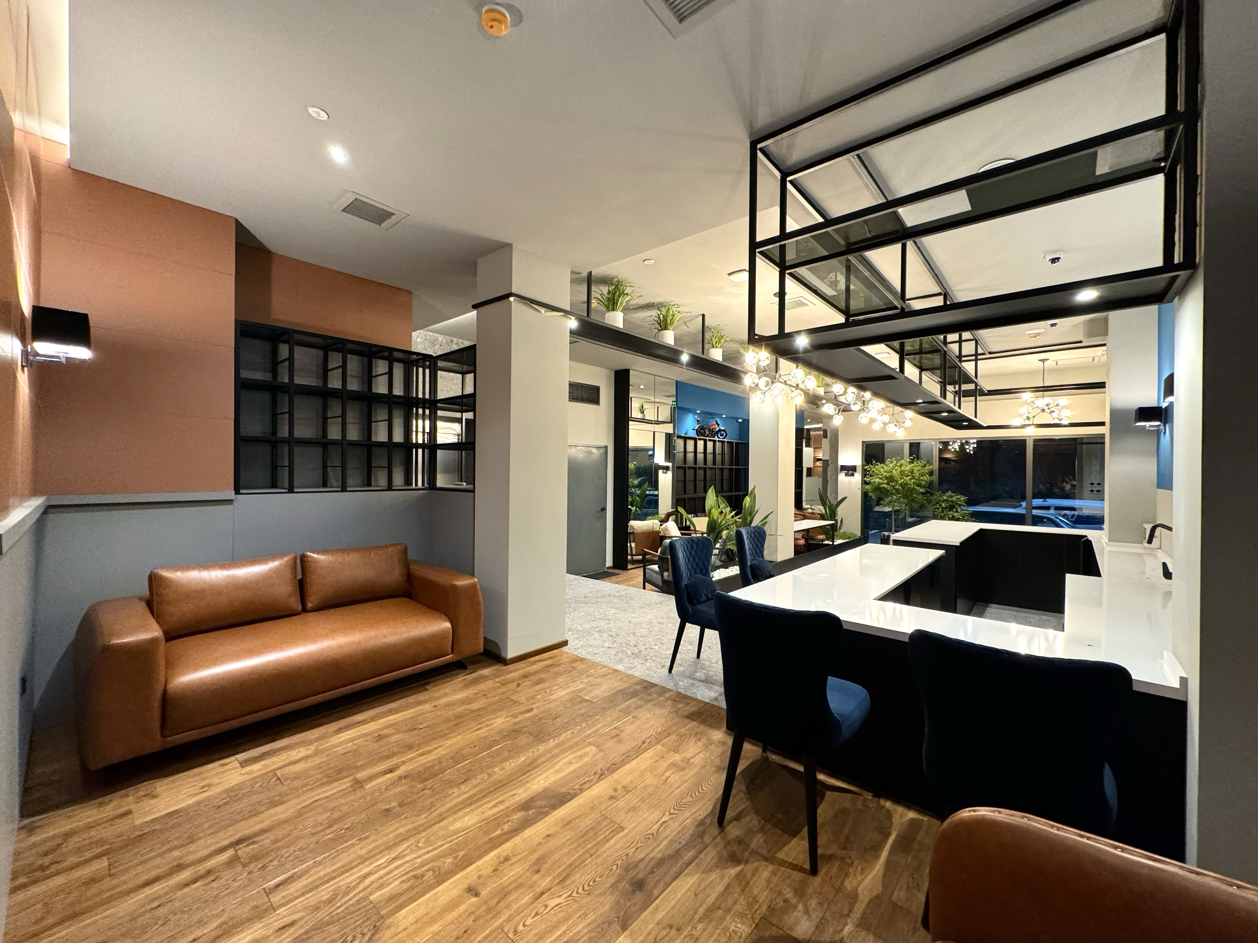 System.Collections.Generic.List`1[BluePillow.Application.SearchEngine.Dto.PhotoDto]?.ElementAt(2)?.Caption