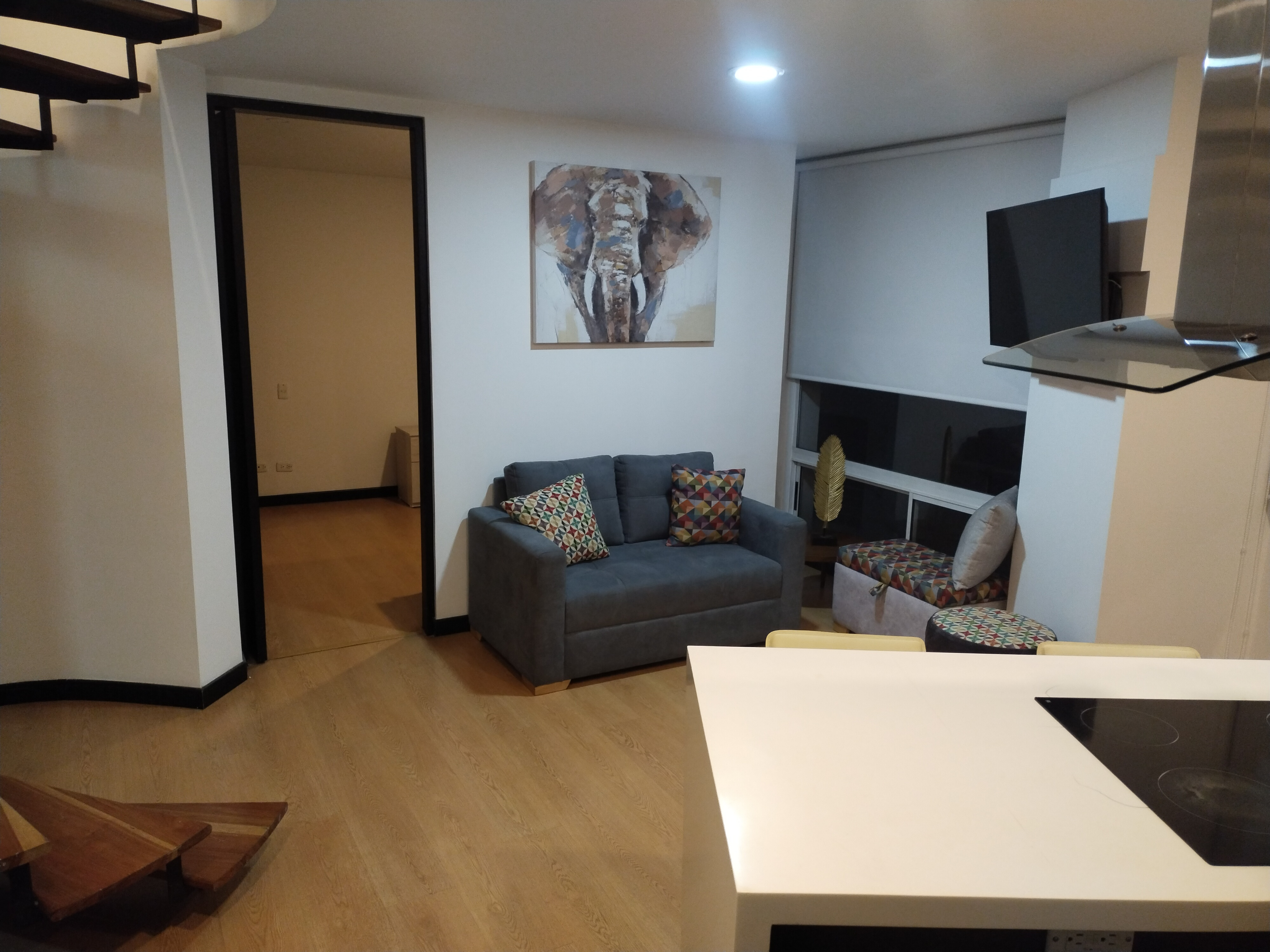 System.Collections.Generic.List`1[BluePillow.Application.SearchEngine.Dto.PhotoDto]?.ElementAt(0)?.Caption