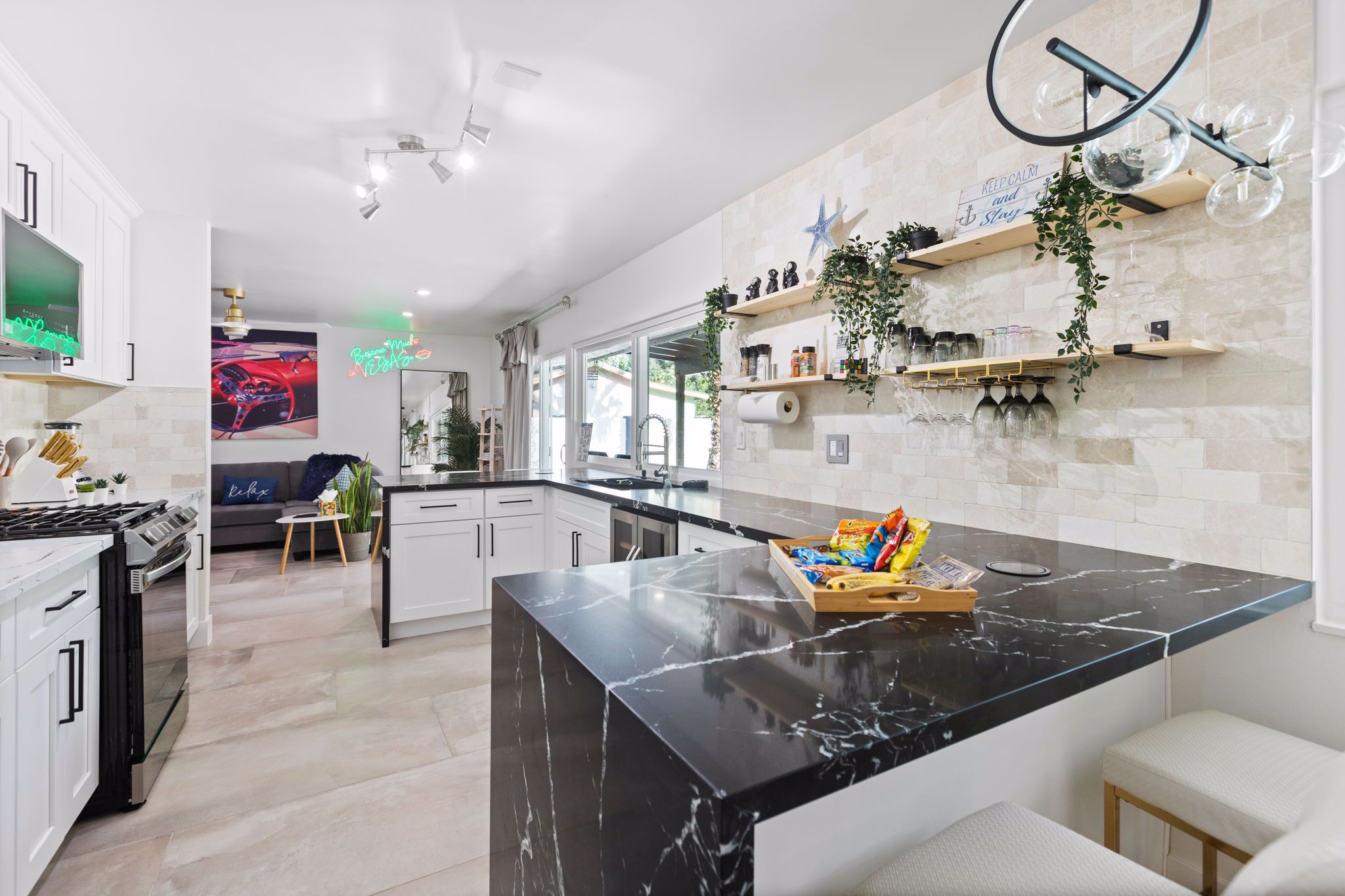 System.Collections.Generic.List`1[BluePillow.Application.SearchEngine.Dto.PhotoDto]?.ElementAt(3)?.Caption