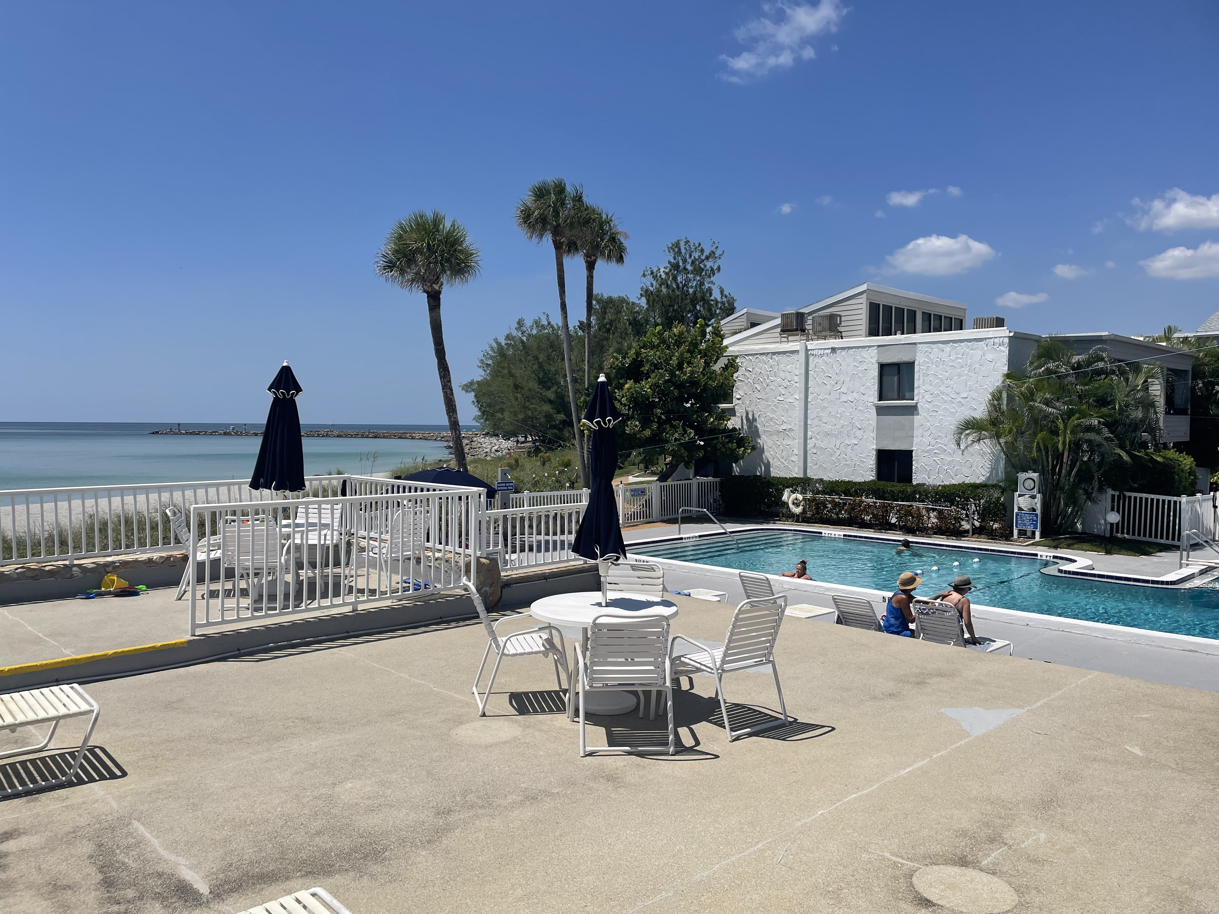 System.Collections.Generic.List`1[BluePillow.Application.SearchEngine.Dto.PhotoDto]?.ElementAt(0)?.Caption