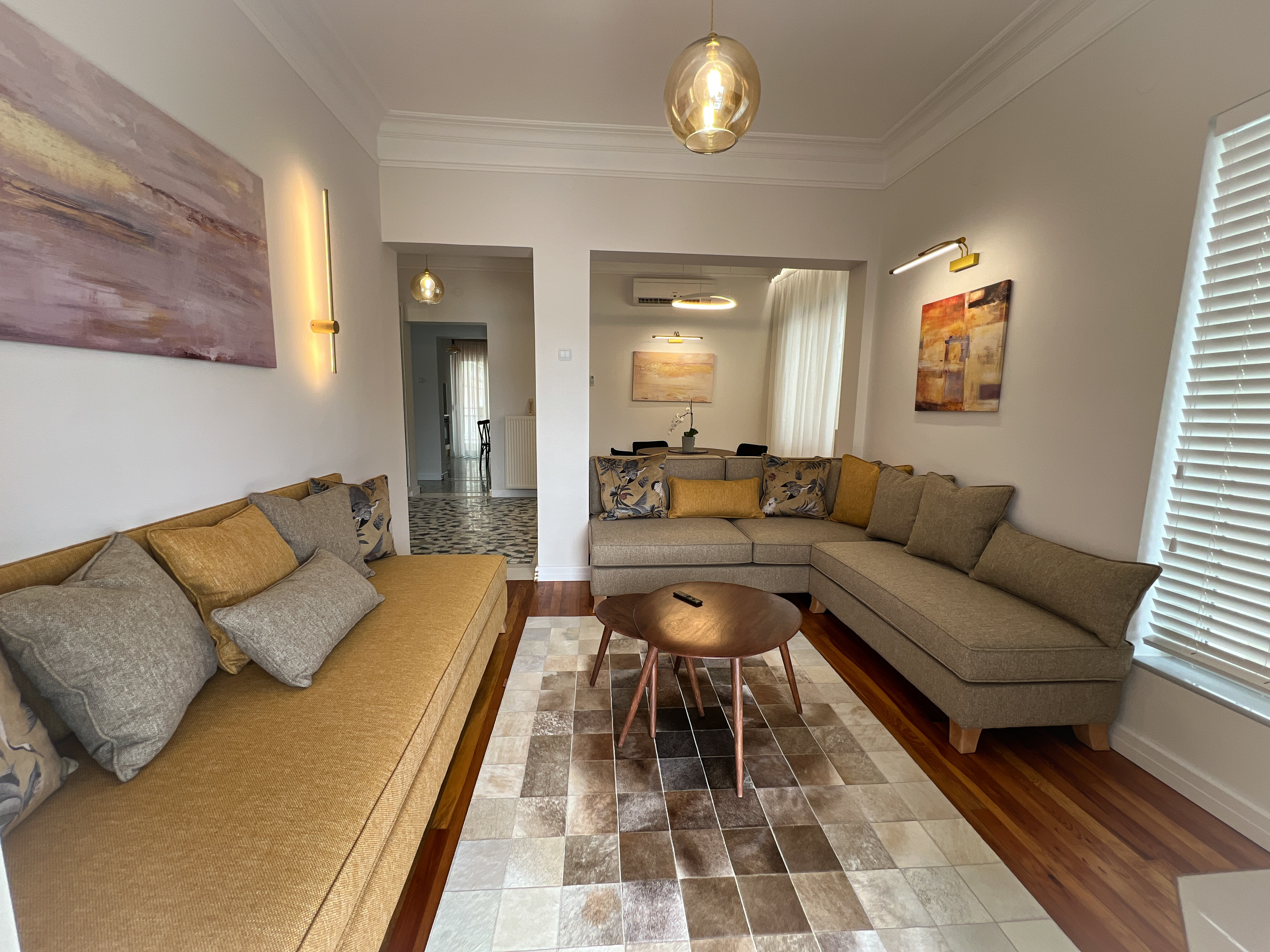 System.Collections.Generic.List`1[BluePillow.Application.SearchEngine.Dto.PhotoDto]?.ElementAt(3)?.Caption