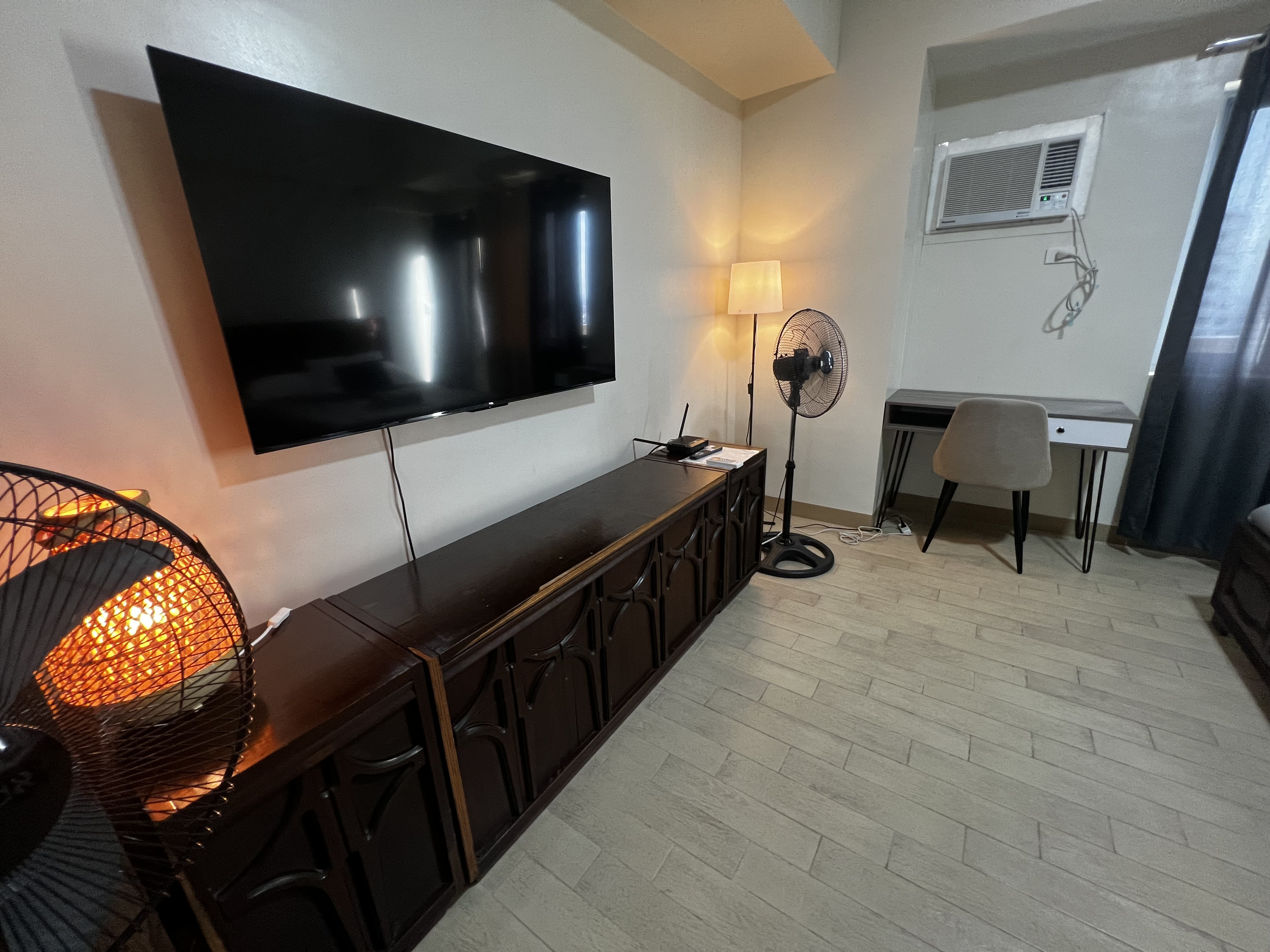 System.Collections.Generic.List`1[BluePillow.Application.SearchEngine.Dto.PhotoDto]?.ElementAt(2)?.Caption