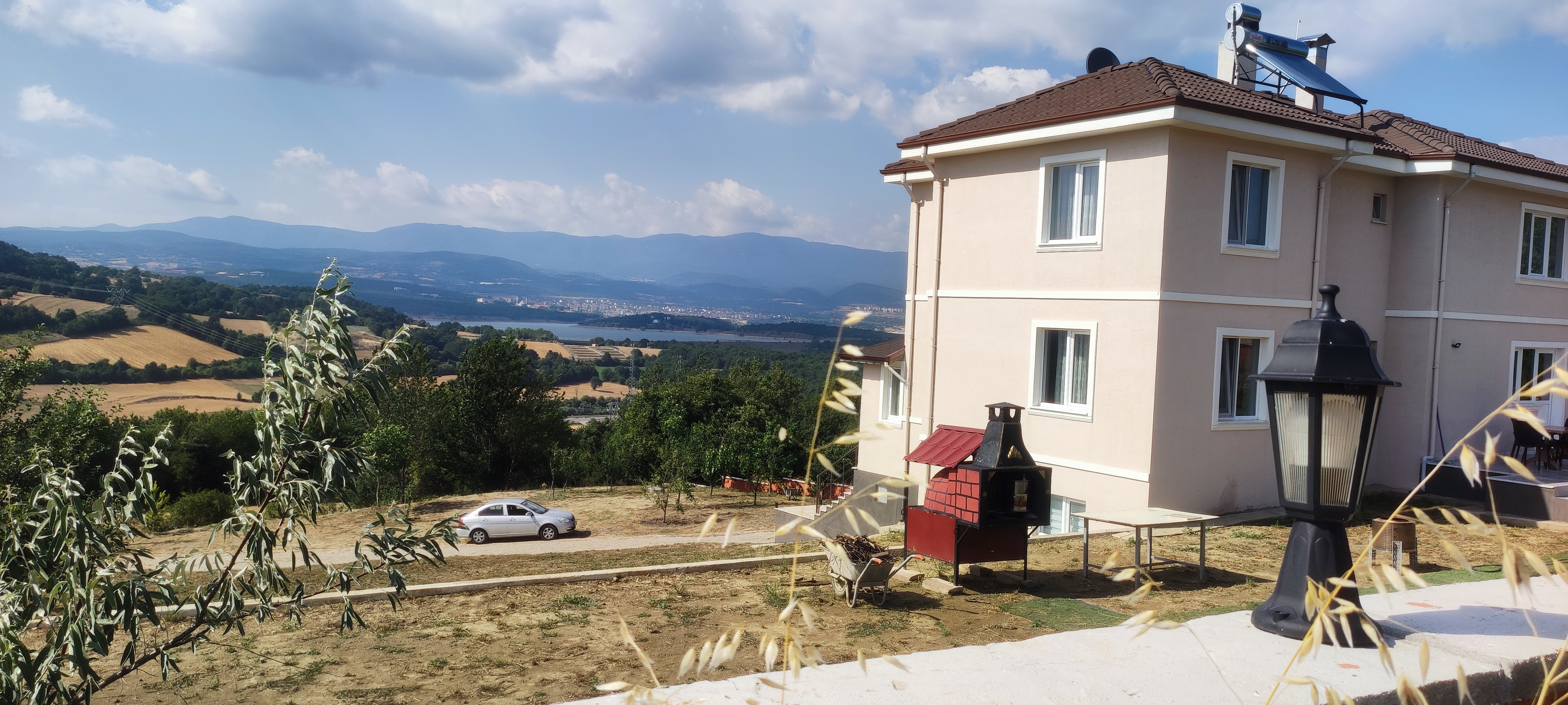 System.Collections.Generic.List`1[BluePillow.Application.SearchEngine.Dto.PhotoDto]?.ElementAt(3)?.Caption