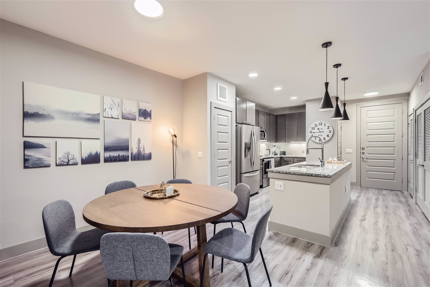 System.Collections.Generic.List`1[BluePillow.Application.SearchEngine.Dto.PhotoDto]?.ElementAt(2)?.Caption