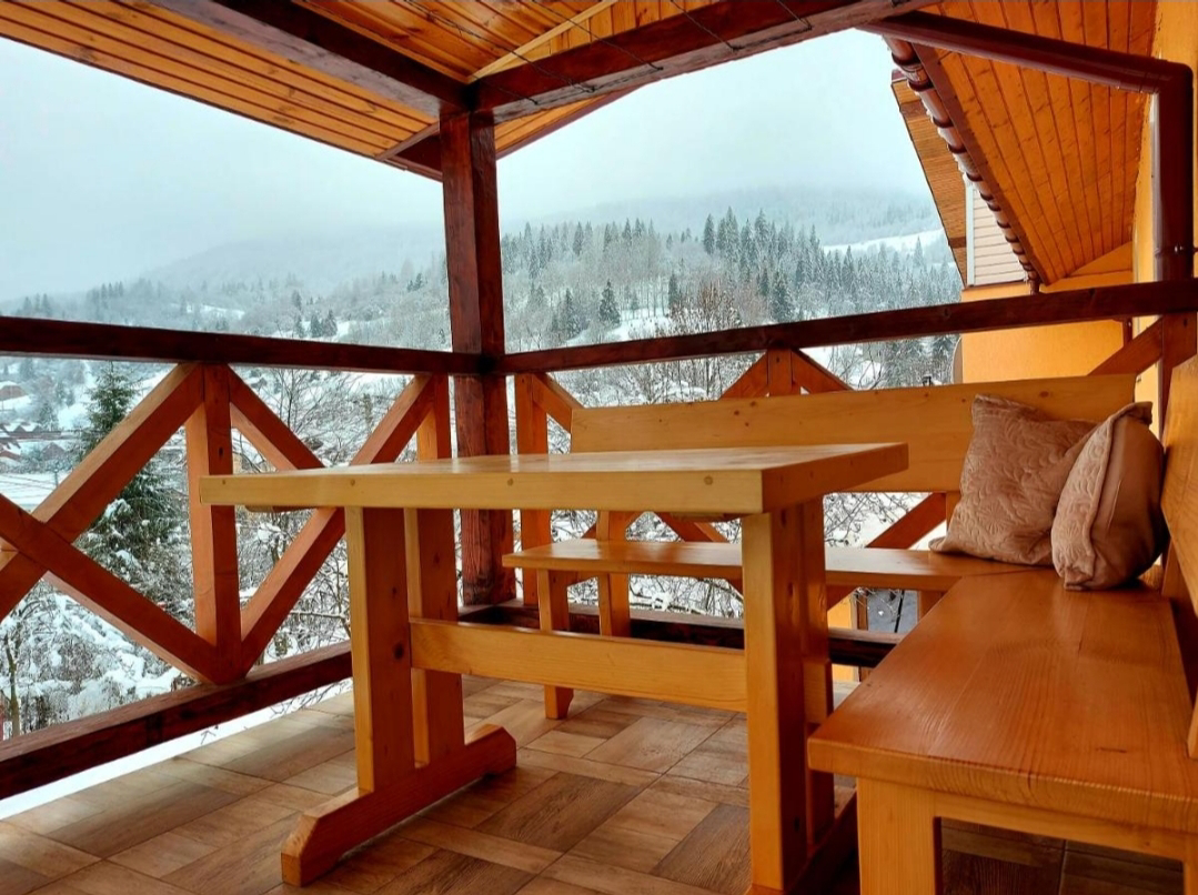 System.Collections.Generic.List`1[BluePillow.Application.SearchEngine.Dto.PhotoDto]?.ElementAt(0)?.Caption