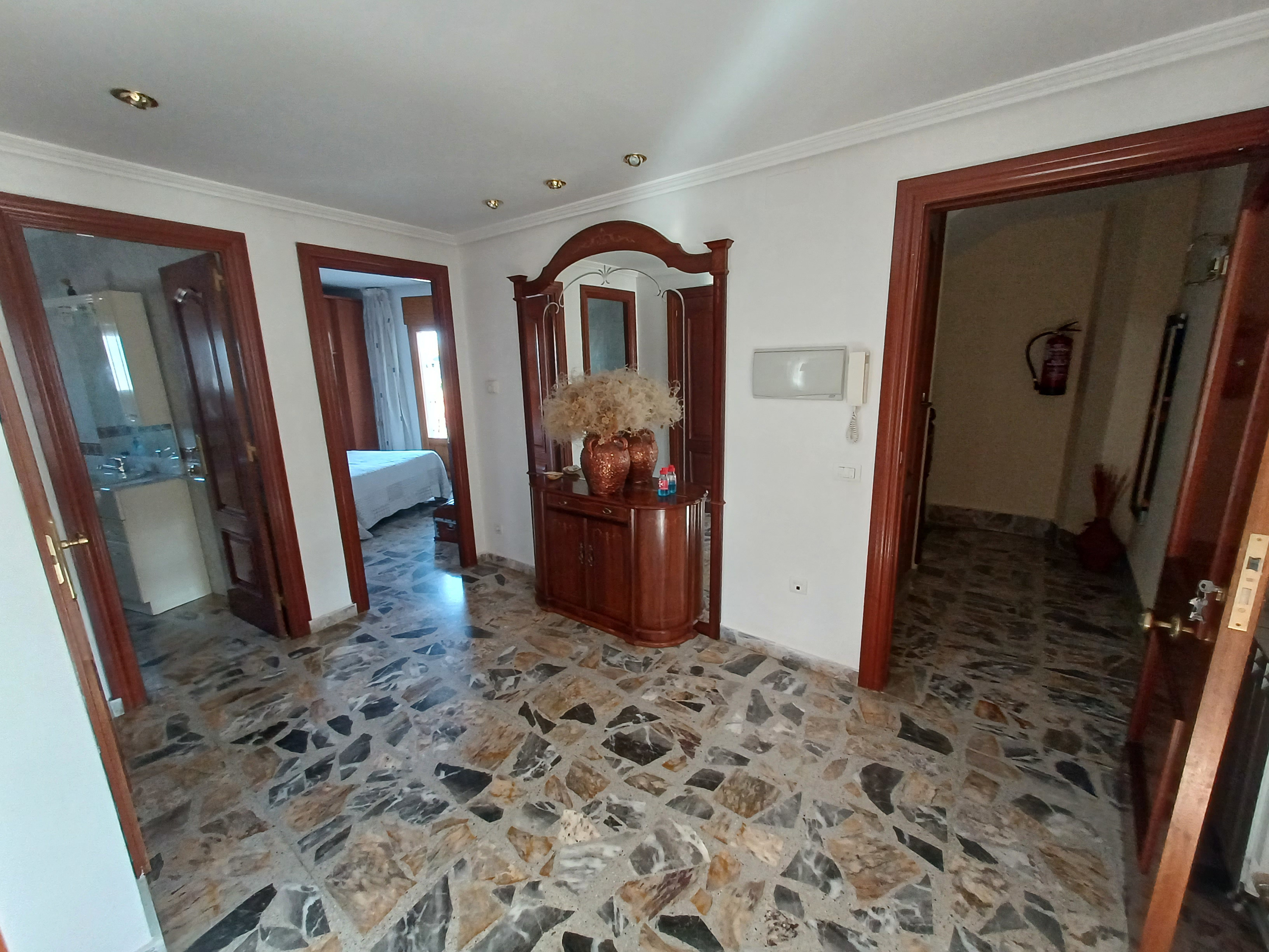 System.Collections.Generic.List`1[BluePillow.Application.SearchEngine.Dto.PhotoDto]?.ElementAt(3)?.Caption