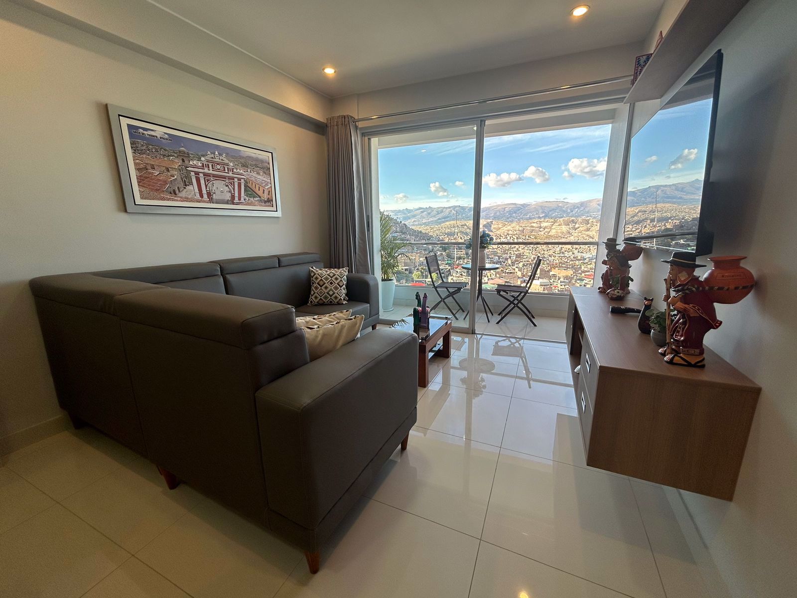 System.Collections.Generic.List`1[BluePillow.Application.SearchEngine.Dto.PhotoDto]?.ElementAt(1)?.Caption