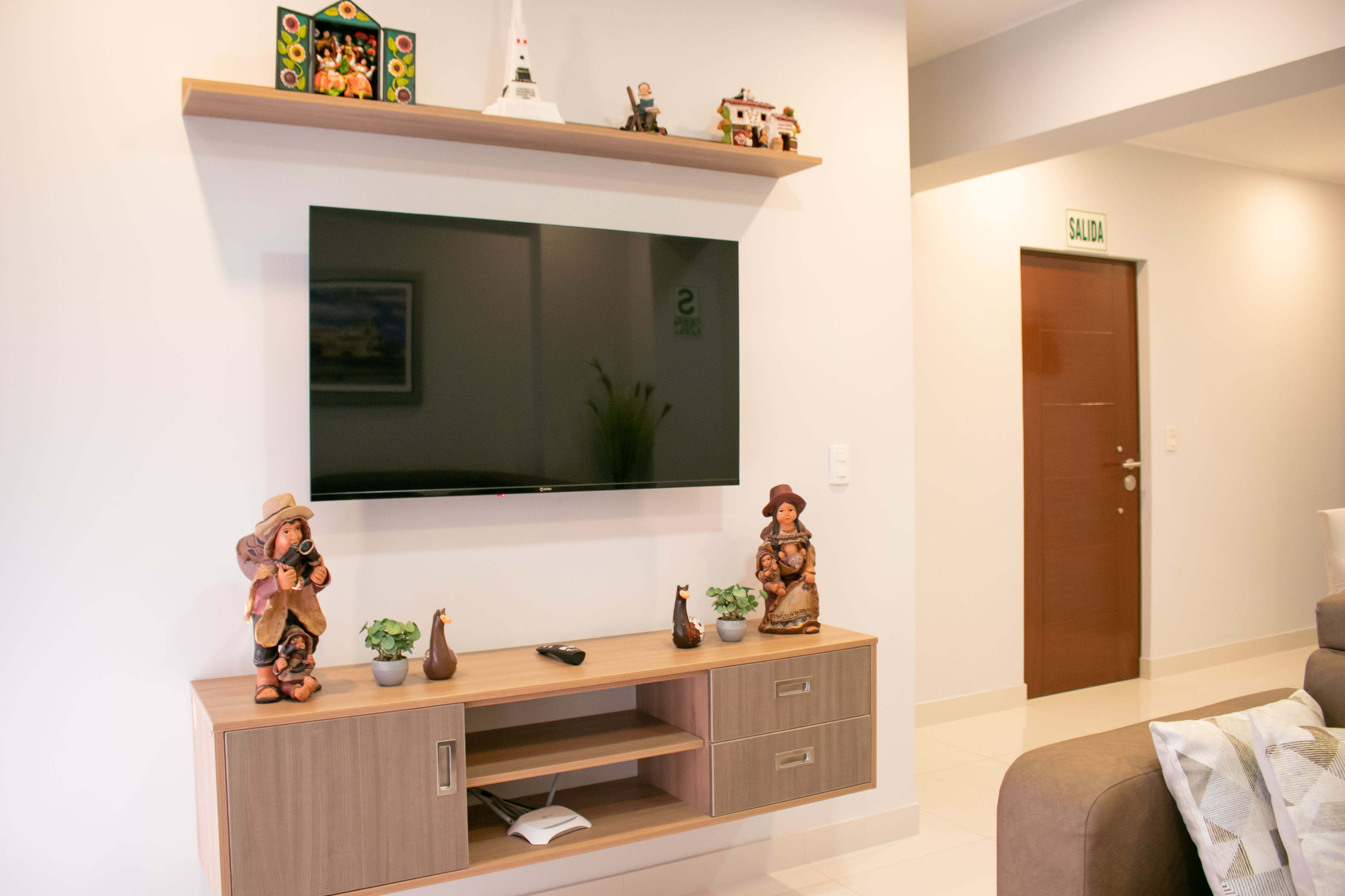 System.Collections.Generic.List`1[BluePillow.Application.SearchEngine.Dto.PhotoDto]?.ElementAt(0)?.Caption