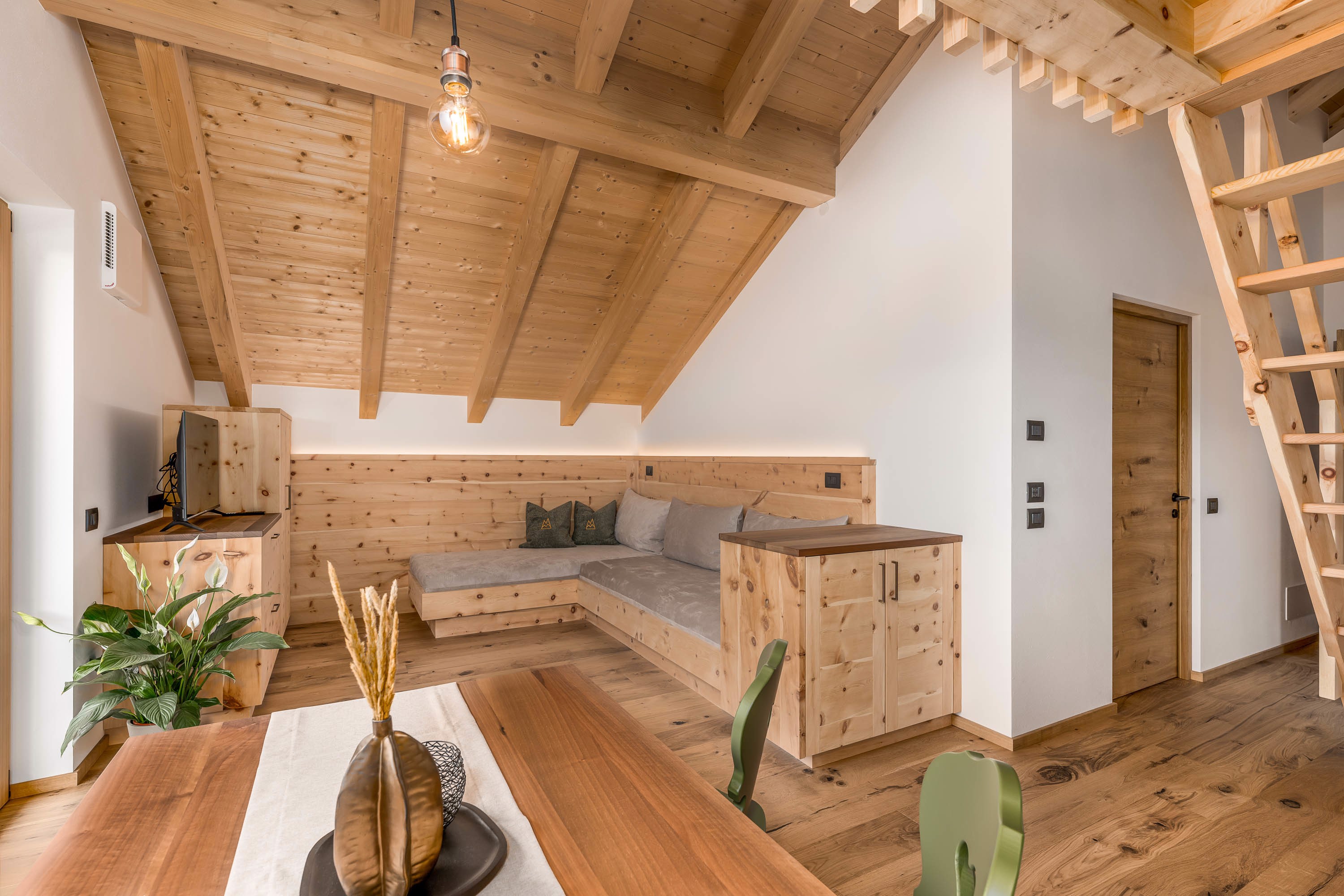 System.Collections.Generic.List`1[BluePillow.Application.SearchEngine.Dto.PhotoDto]?.ElementAt(0)?.Caption