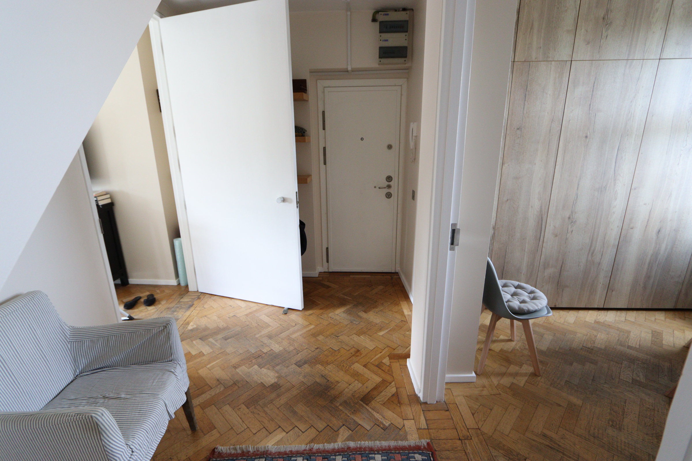 System.Collections.Generic.List`1[BluePillow.Application.SearchEngine.Dto.PhotoDto]?.ElementAt(3)?.Caption