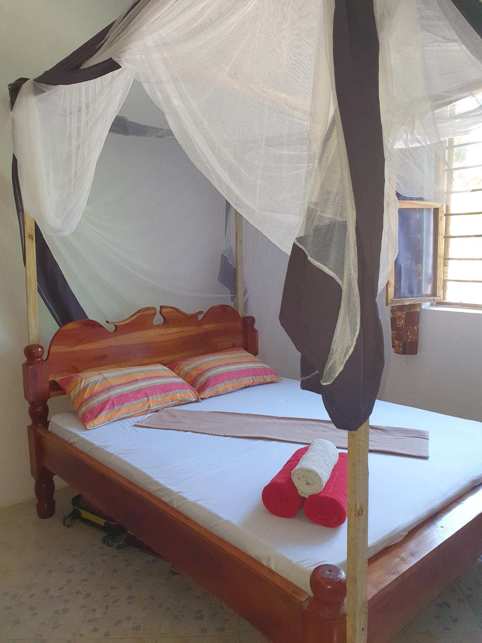 System.Collections.Generic.List`1[BluePillow.Application.SearchEngine.Dto.PhotoDto]?.ElementAt(0)?.Caption