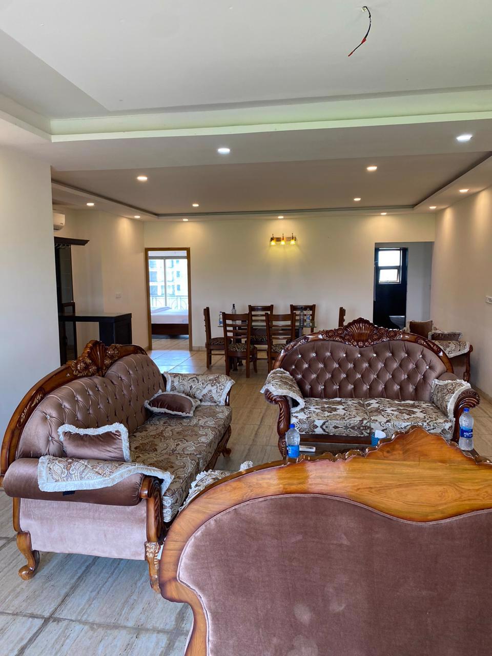 System.Collections.Generic.List`1[BluePillow.Application.SearchEngine.Dto.PhotoDto]?.ElementAt(0)?.Caption