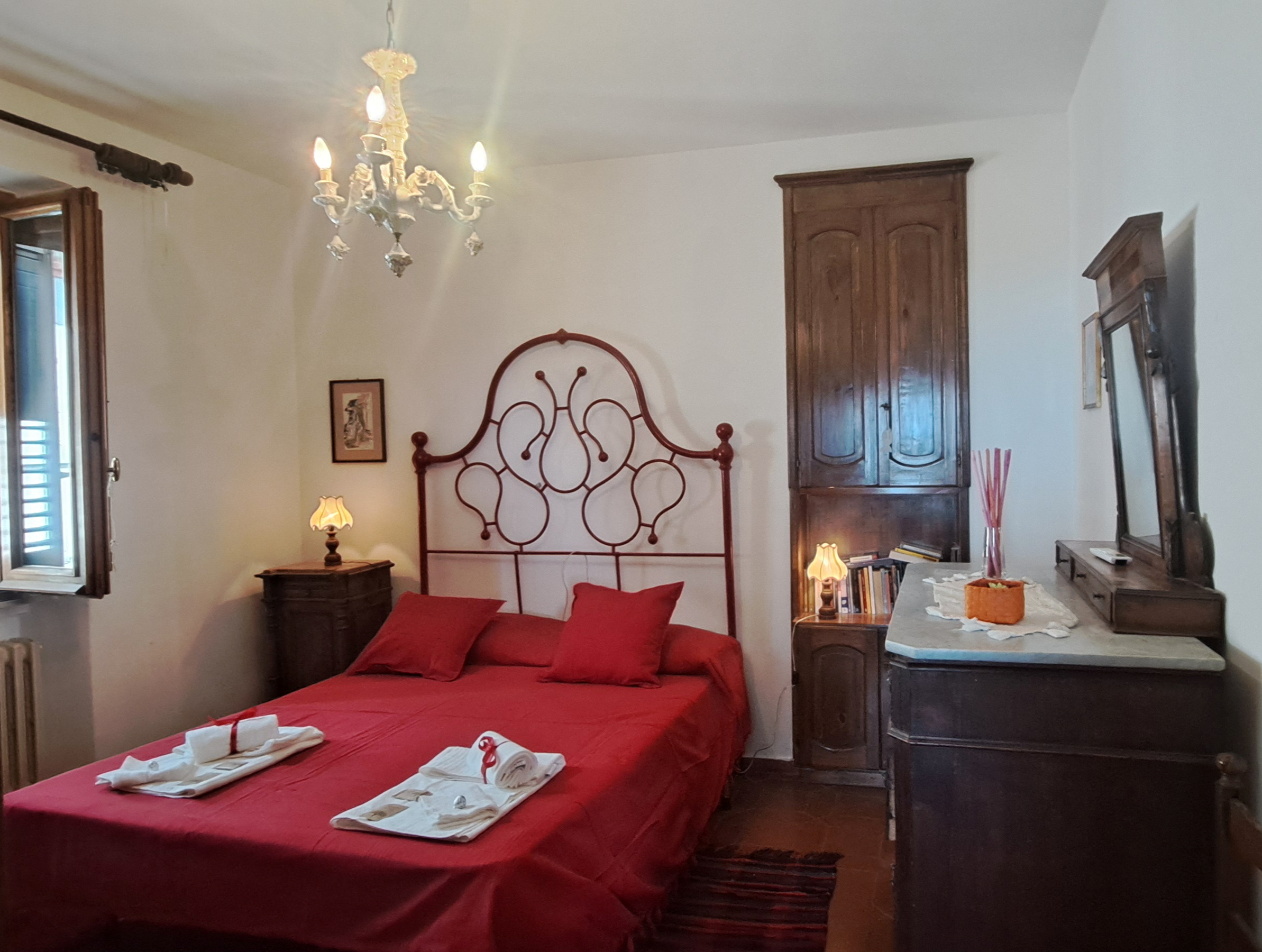 System.Collections.Generic.List`1[BluePillow.Application.SearchEngine.Dto.PhotoDto]?.ElementAt(1)?.Caption