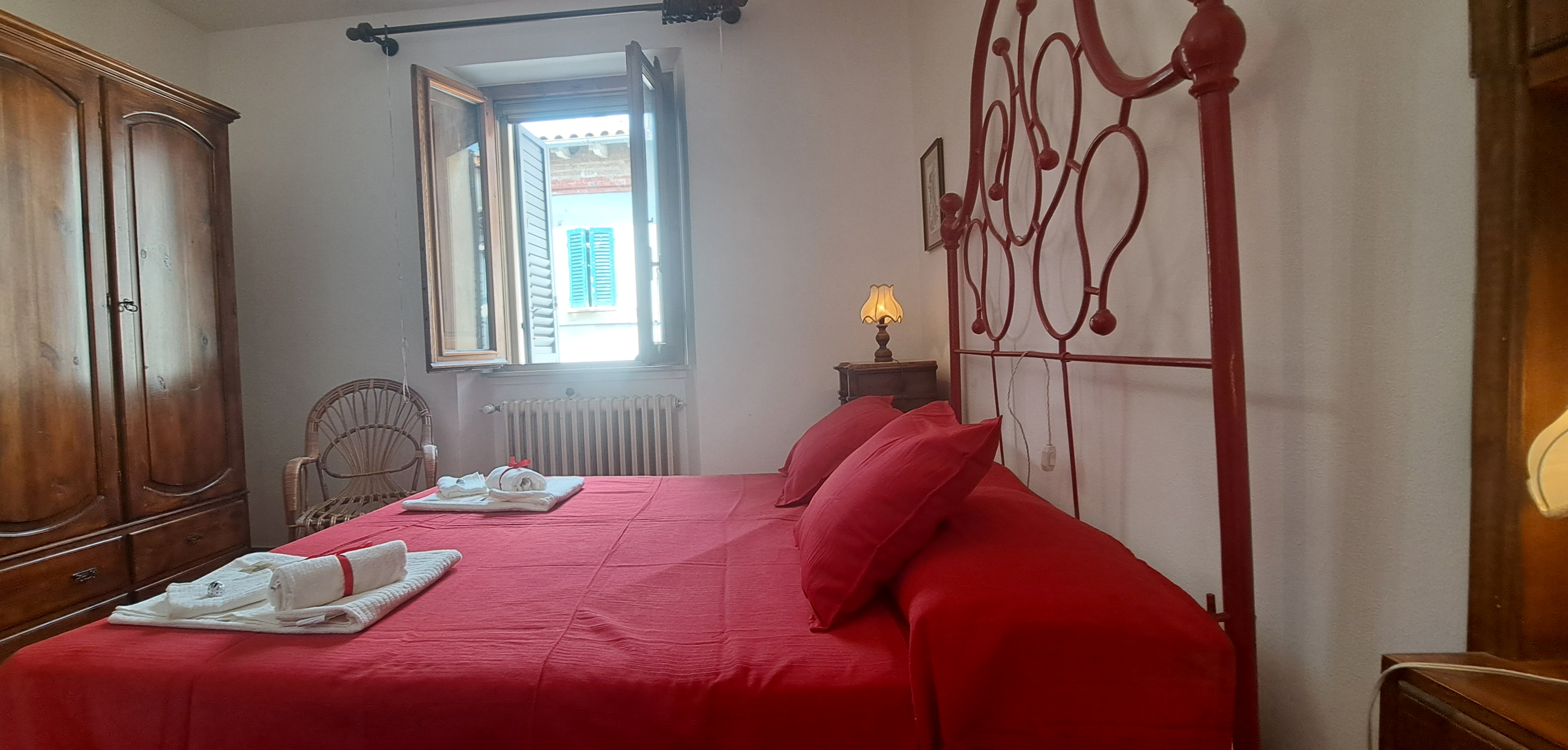 System.Collections.Generic.List`1[BluePillow.Application.SearchEngine.Dto.PhotoDto]?.ElementAt(3)?.Caption