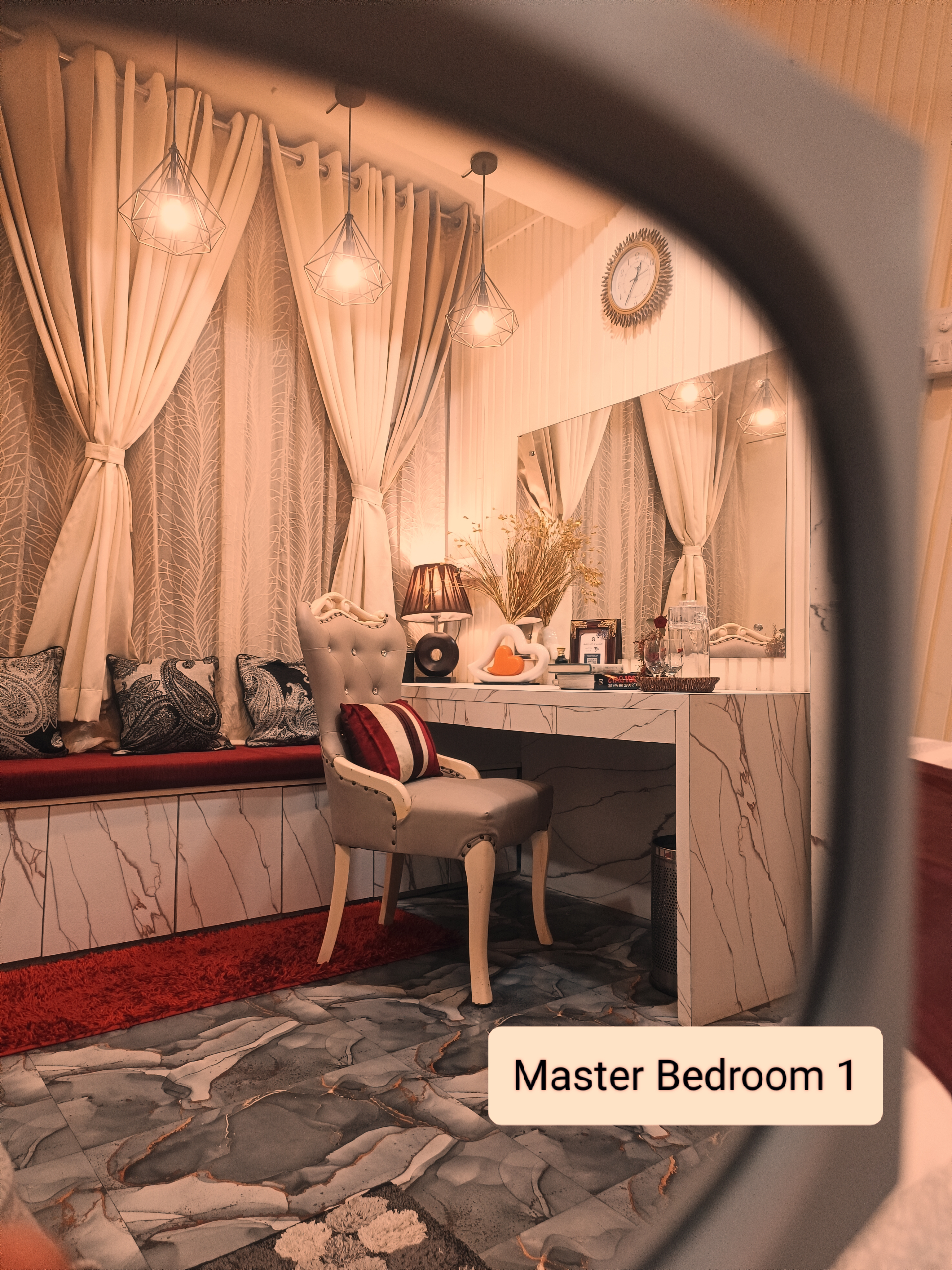 System.Collections.Generic.List`1[BluePillow.Application.SearchEngine.Dto.PhotoDto]?.ElementAt(1)?.Caption