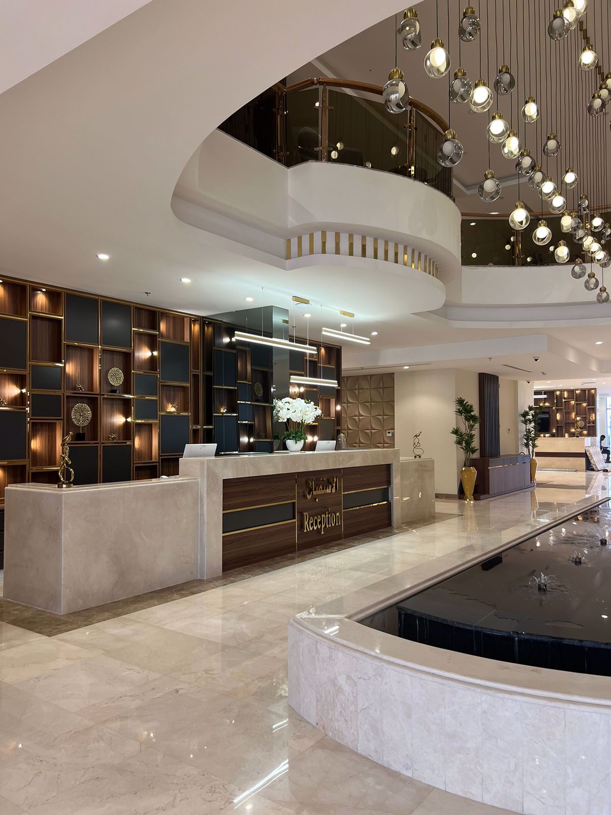 System.Collections.Generic.List`1[BluePillow.Application.SearchEngine.Dto.PhotoDto]?.ElementAt(1)?.Caption