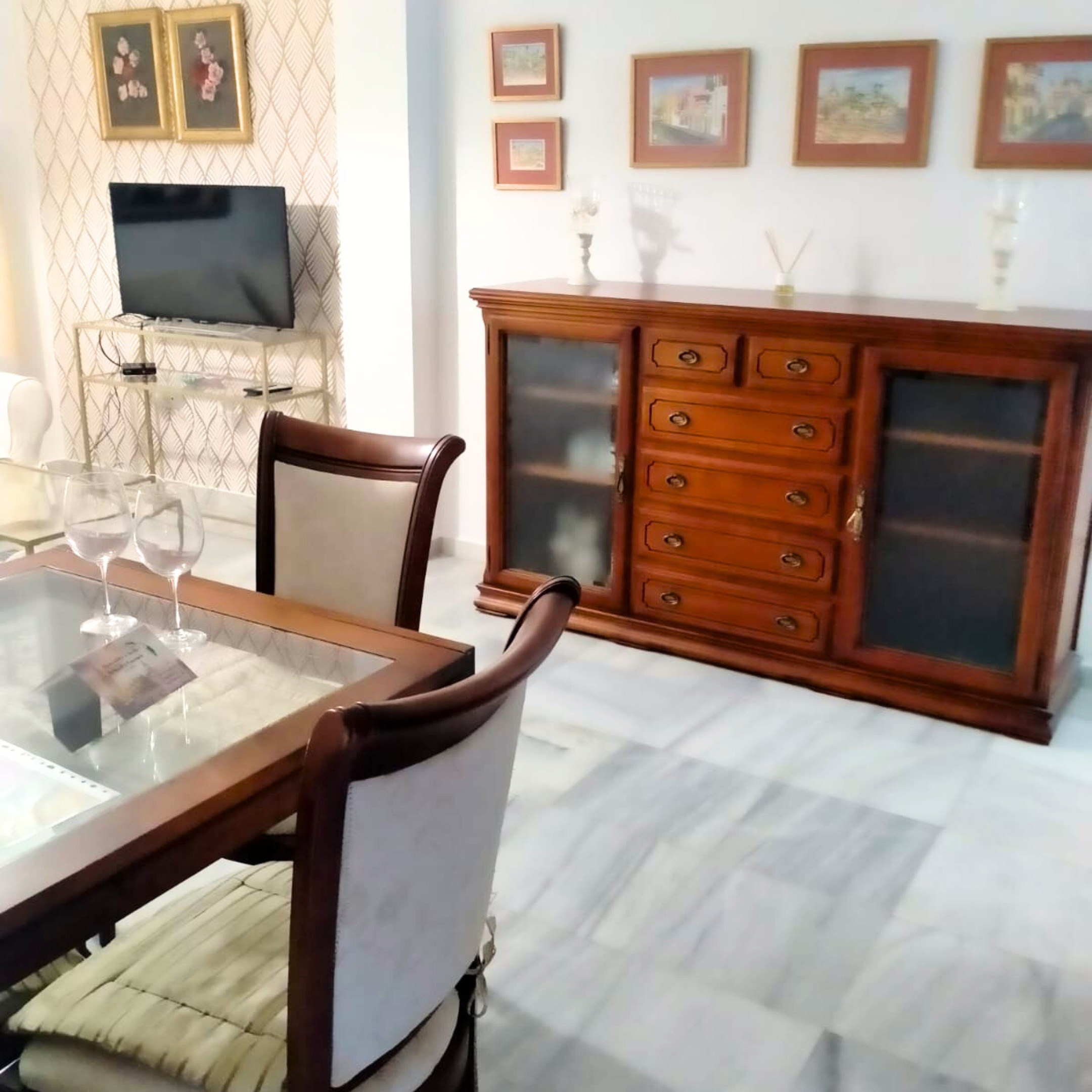 System.Collections.Generic.List`1[BluePillow.Application.SearchEngine.Dto.PhotoDto]?.ElementAt(2)?.Caption