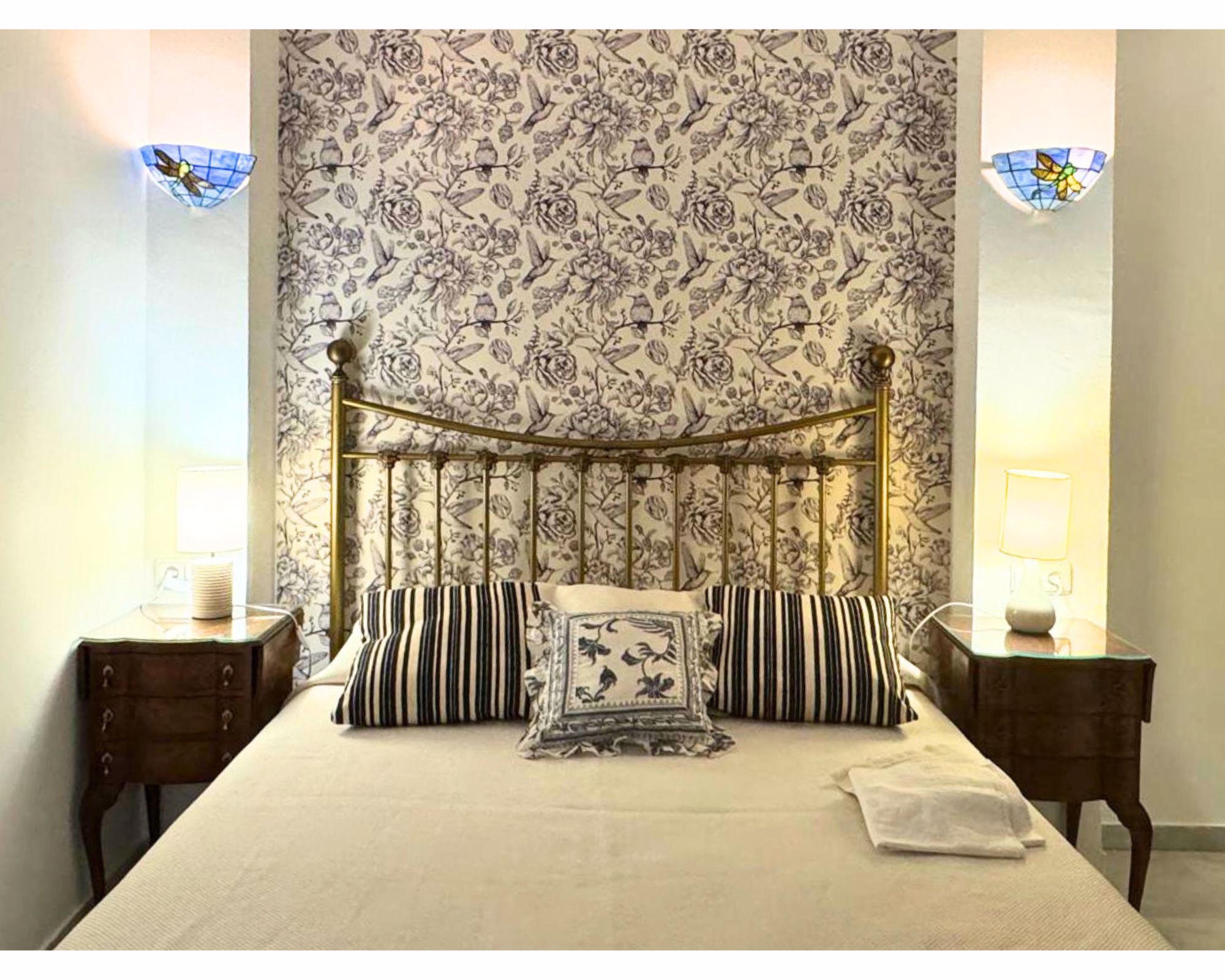 System.Collections.Generic.List`1[BluePillow.Application.SearchEngine.Dto.PhotoDto]?.ElementAt(0)?.Caption