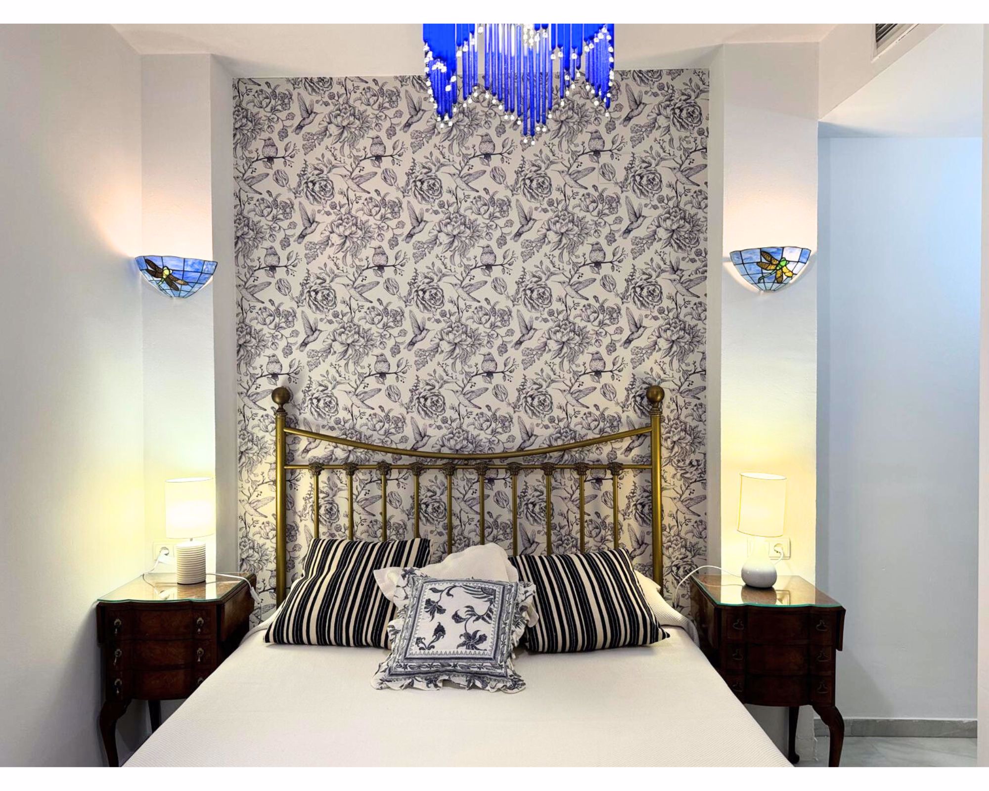 System.Collections.Generic.List`1[BluePillow.Application.SearchEngine.Dto.PhotoDto]?.ElementAt(3)?.Caption