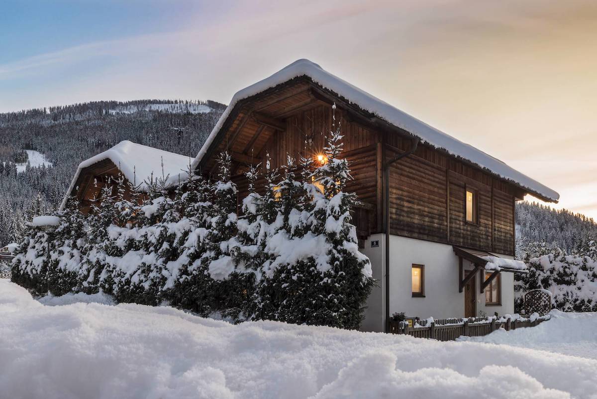 System.Collections.Generic.List`1[BluePillow.Application.SearchEngine.Dto.PhotoDto]?.ElementAt(0)?.Caption