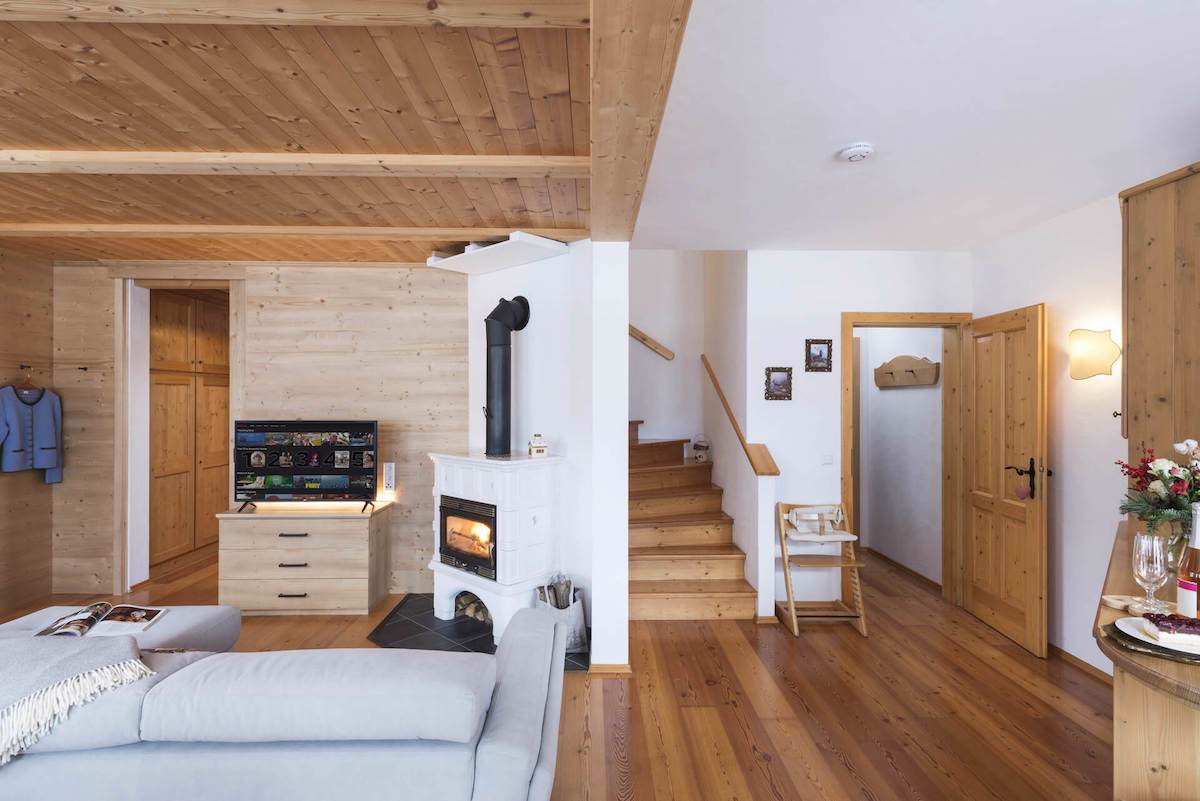 System.Collections.Generic.List`1[BluePillow.Application.SearchEngine.Dto.PhotoDto]?.ElementAt(3)?.Caption