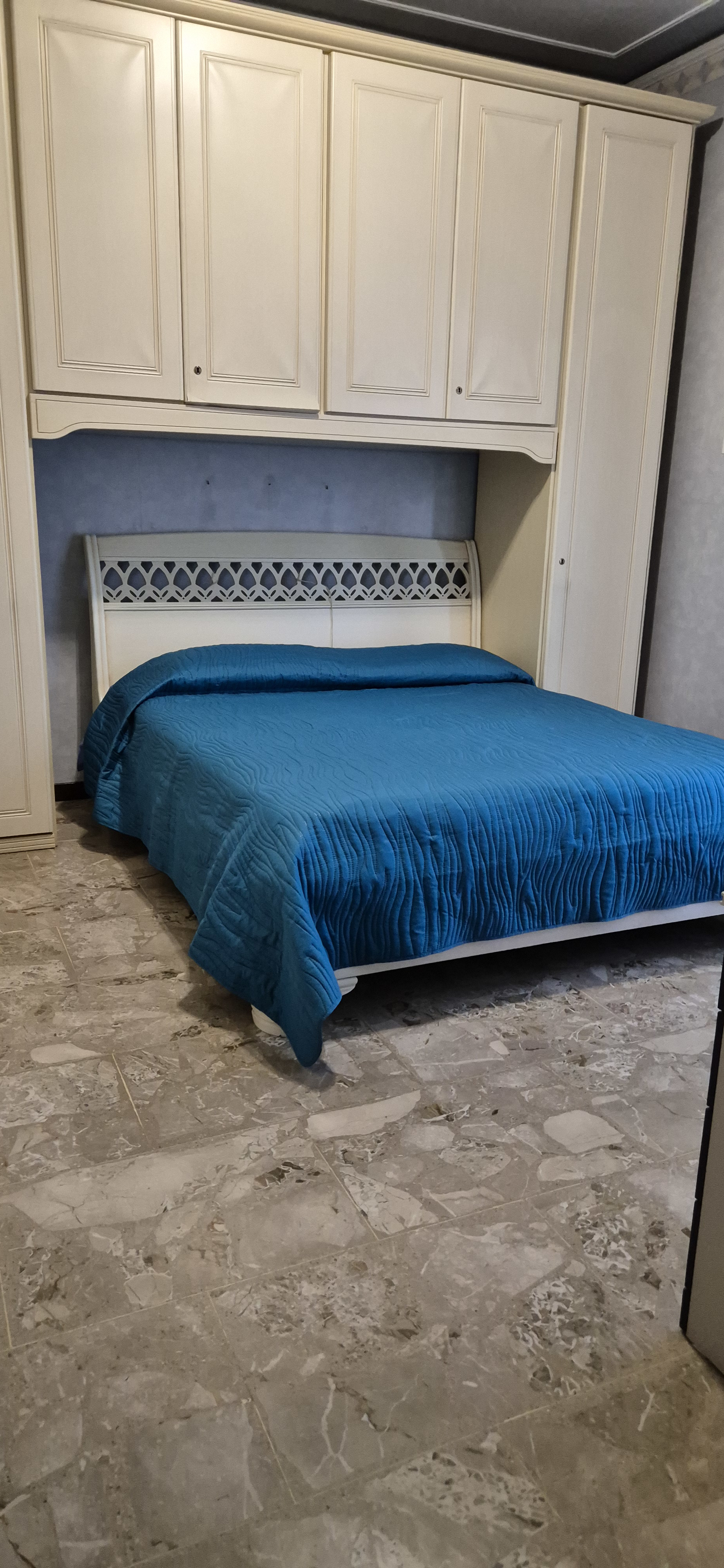 System.Collections.Generic.List`1[BluePillow.Application.SearchEngine.Dto.PhotoDto]?.ElementAt(0)?.Caption