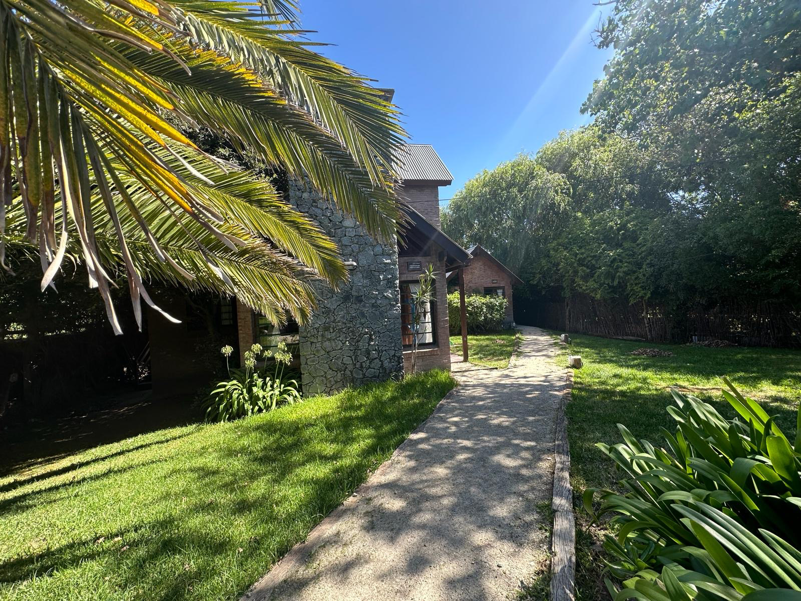 System.Collections.Generic.List`1[BluePillow.Application.SearchEngine.Dto.PhotoDto]?.ElementAt(1)?.Caption