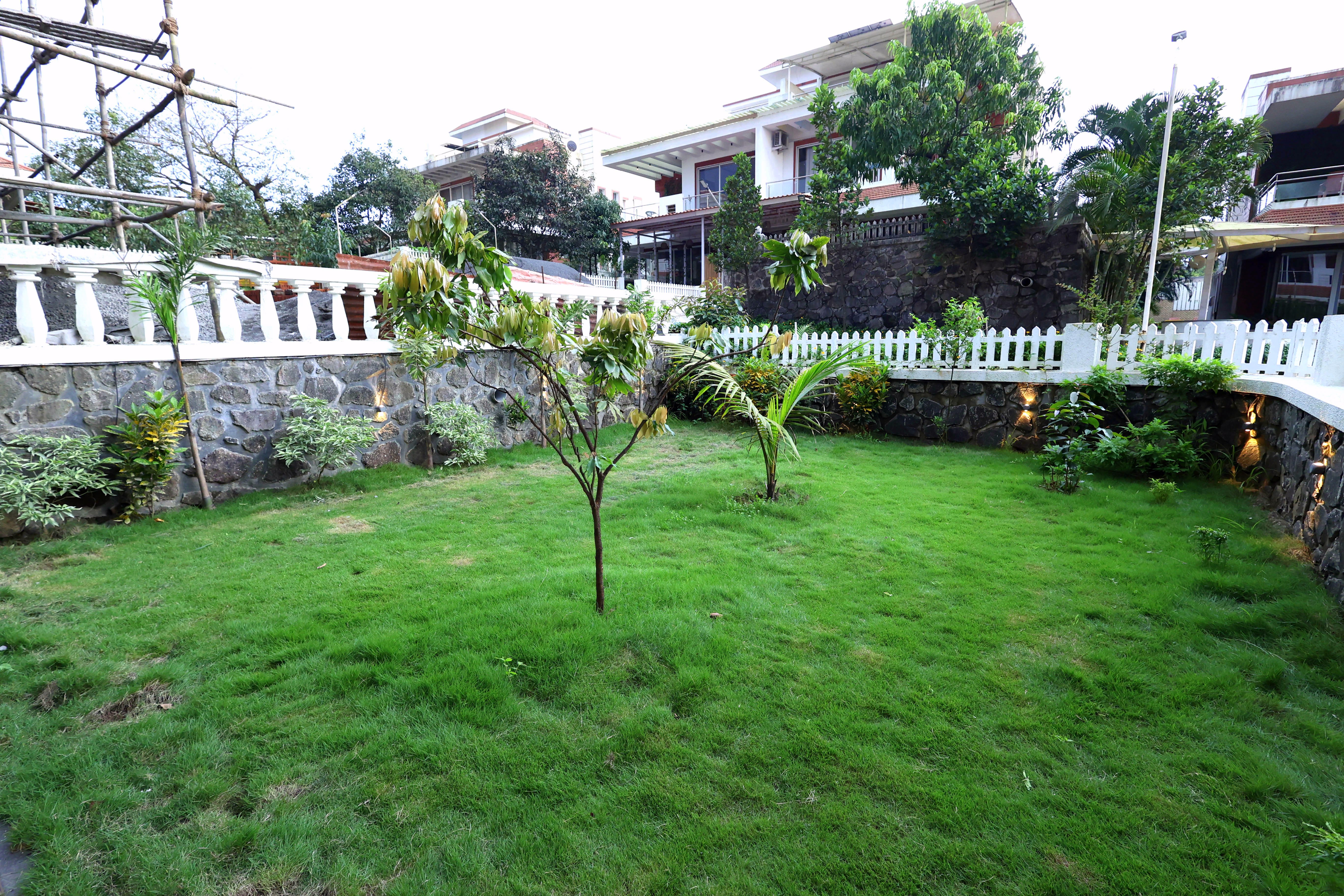 System.Collections.Generic.List`1[BluePillow.Application.SearchEngine.Dto.PhotoDto]?.ElementAt(3)?.Caption