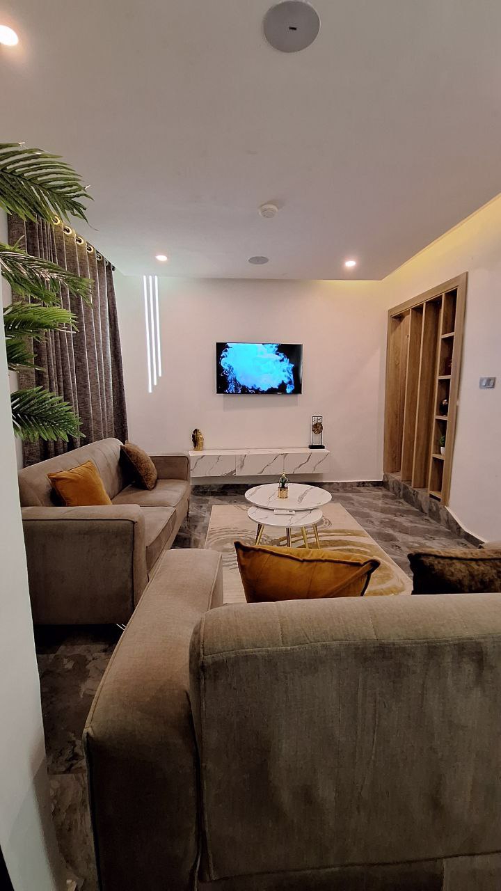 System.Collections.Generic.List`1[BluePillow.Application.SearchEngine.Dto.PhotoDto]?.ElementAt(0)?.Caption