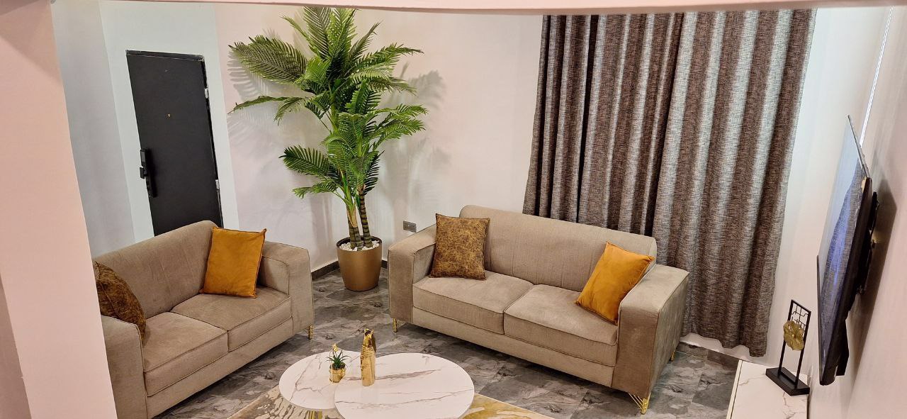 System.Collections.Generic.List`1[BluePillow.Application.SearchEngine.Dto.PhotoDto]?.ElementAt(1)?.Caption