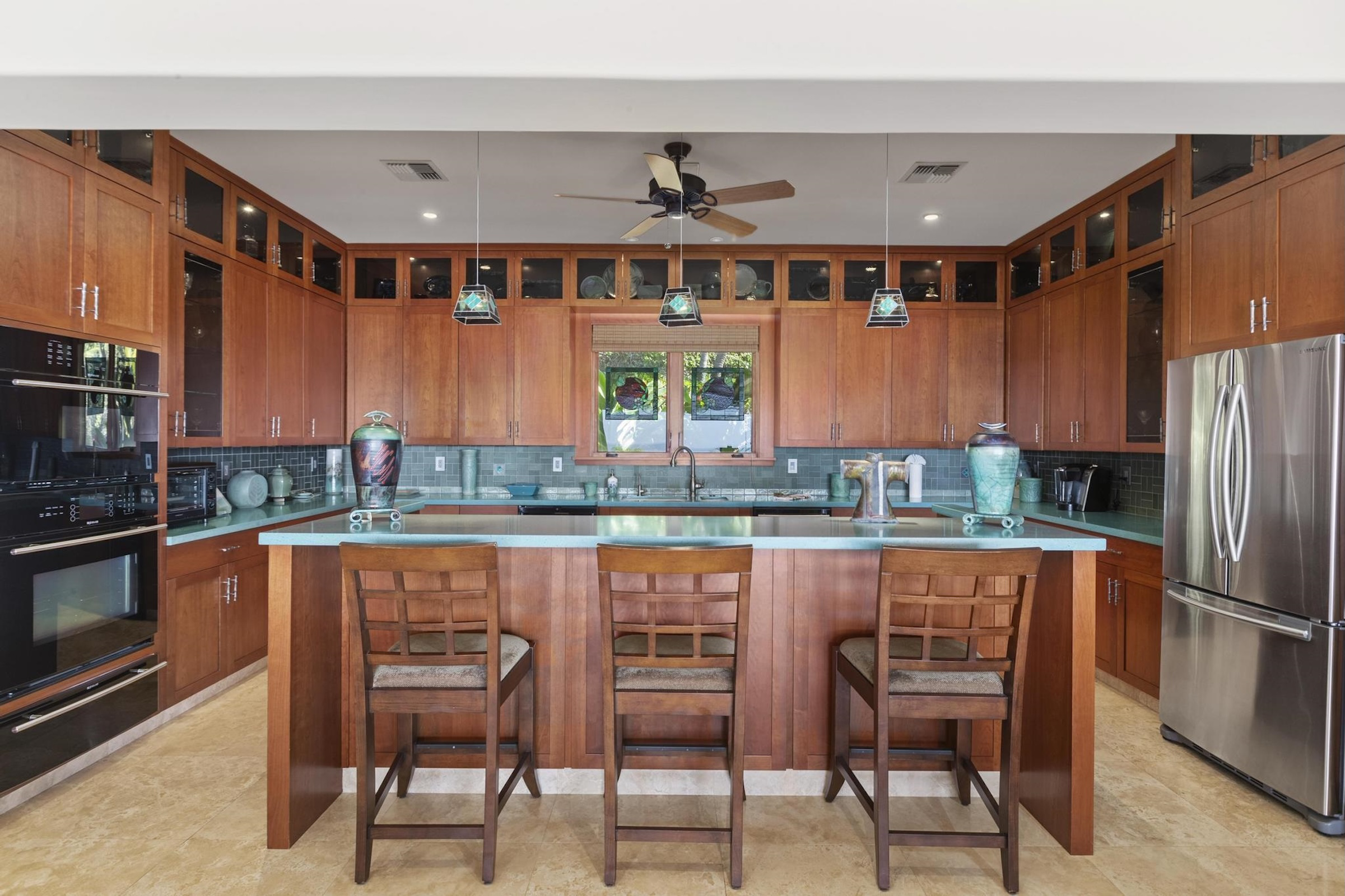 System.Collections.Generic.List`1[BluePillow.Application.SearchEngine.Dto.PhotoDto]?.ElementAt(3)?.Caption