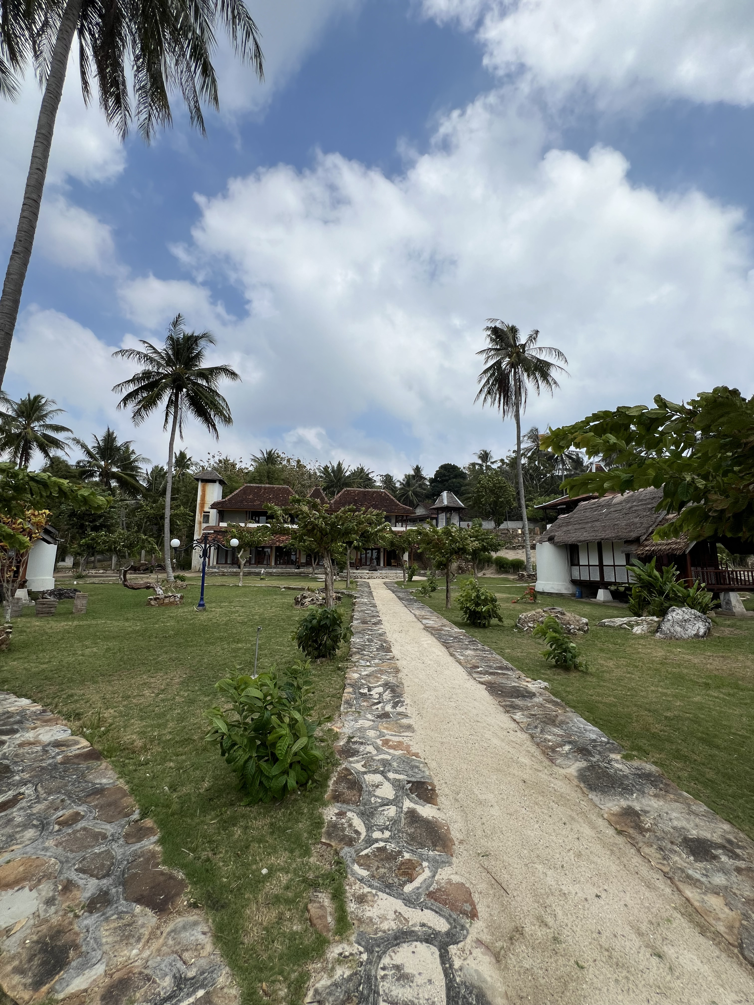 System.Collections.Generic.List`1[BluePillow.Application.SearchEngine.Dto.PhotoDto]?.ElementAt(2)?.Caption