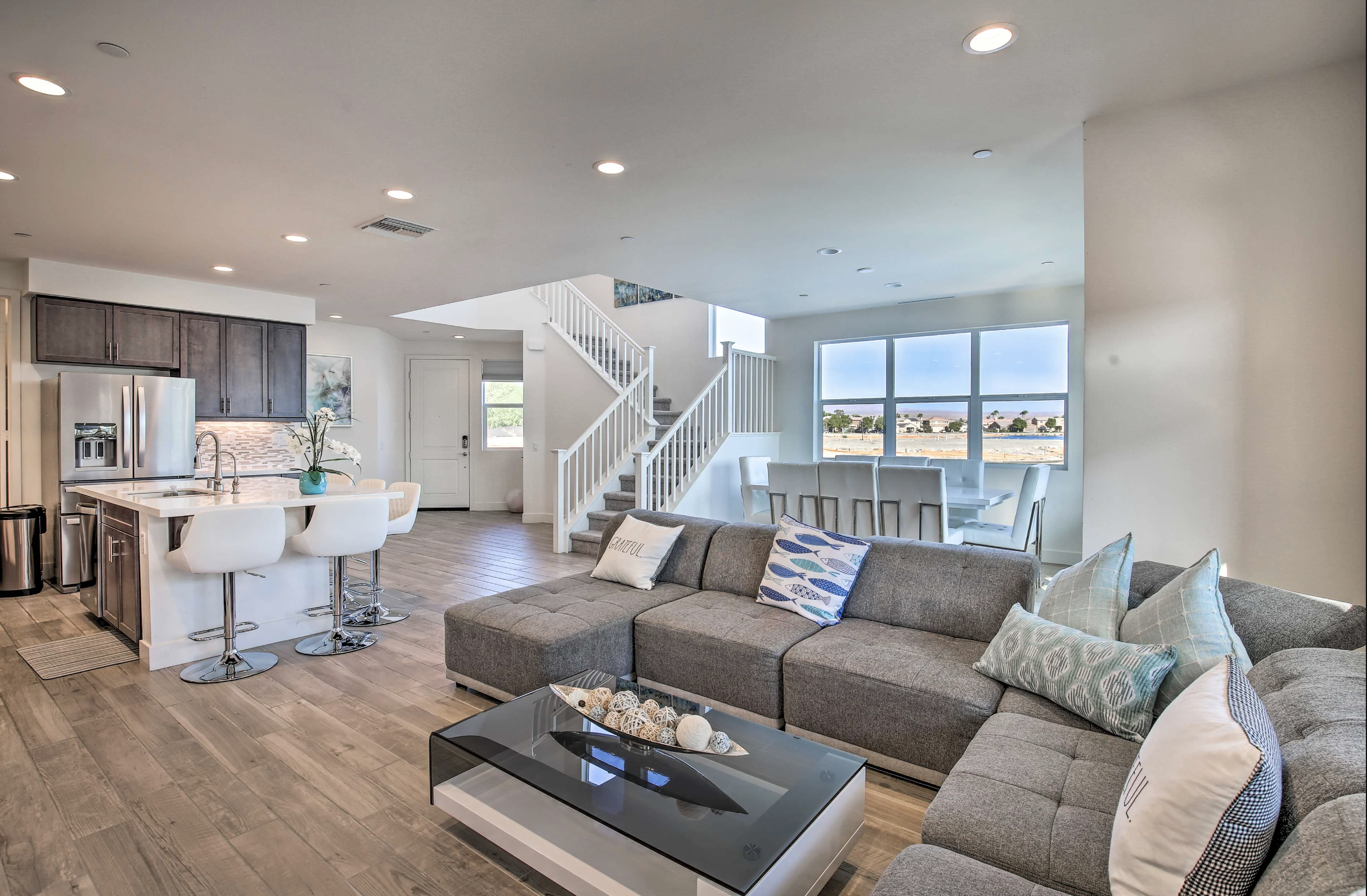 System.Collections.Generic.List`1[BluePillow.Application.SearchEngine.Dto.PhotoDto]?.ElementAt(1)?.Caption