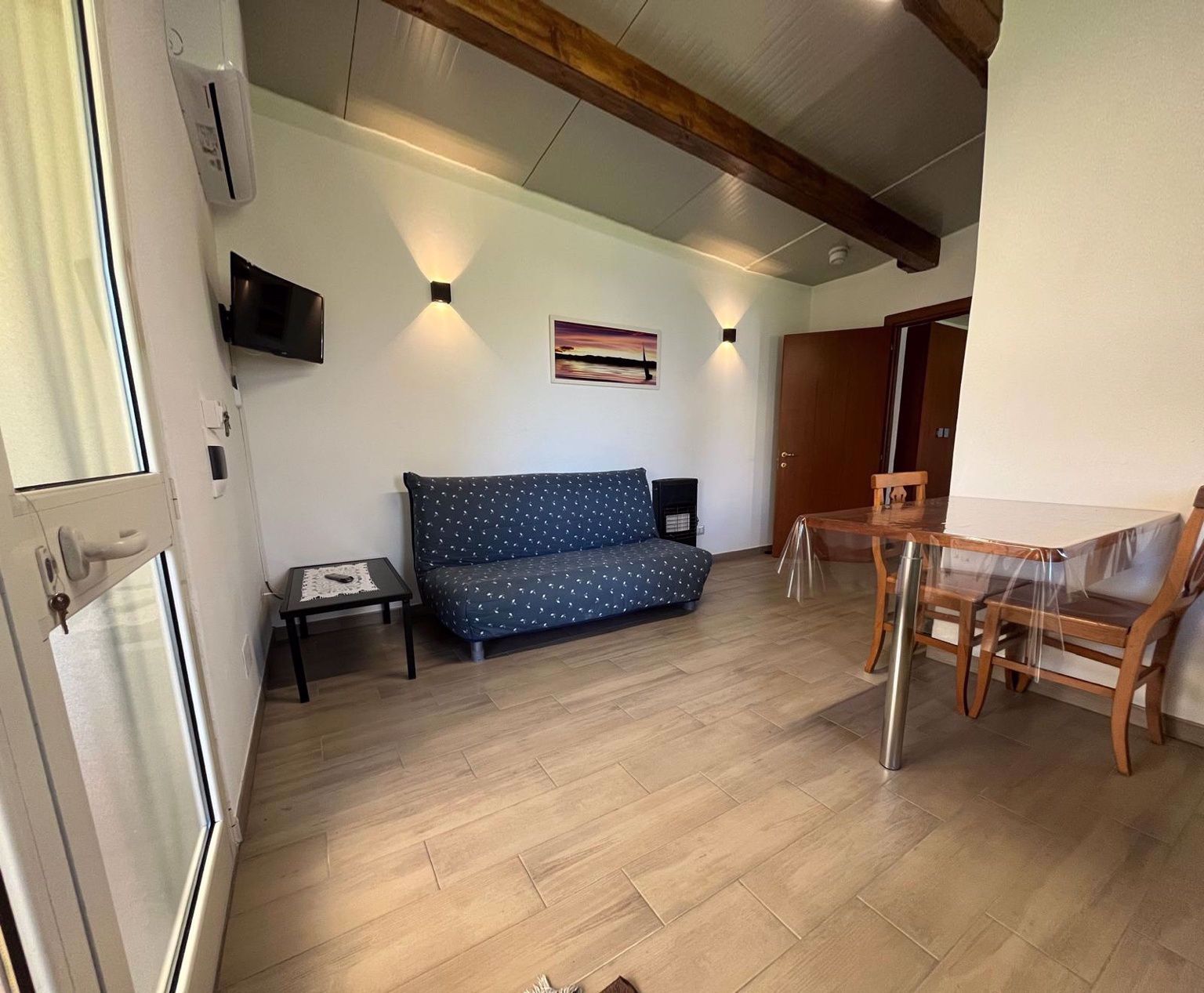 System.Collections.Generic.List`1[BluePillow.Application.SearchEngine.Dto.PhotoDto]?.ElementAt(3)?.Caption