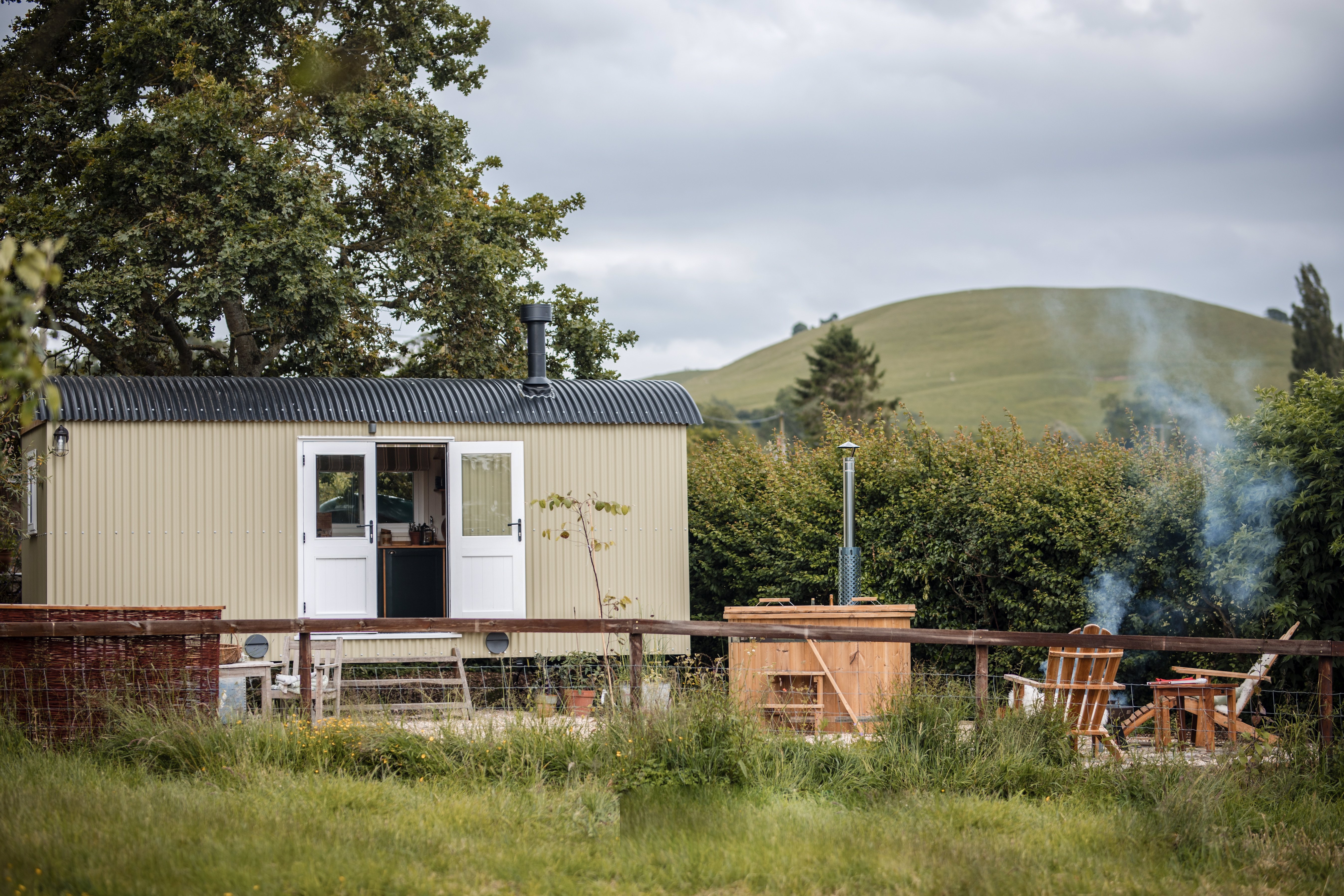 System.Collections.Generic.List`1[BluePillow.Application.SearchEngine.Dto.PhotoDto]?.ElementAt(0)?.Caption