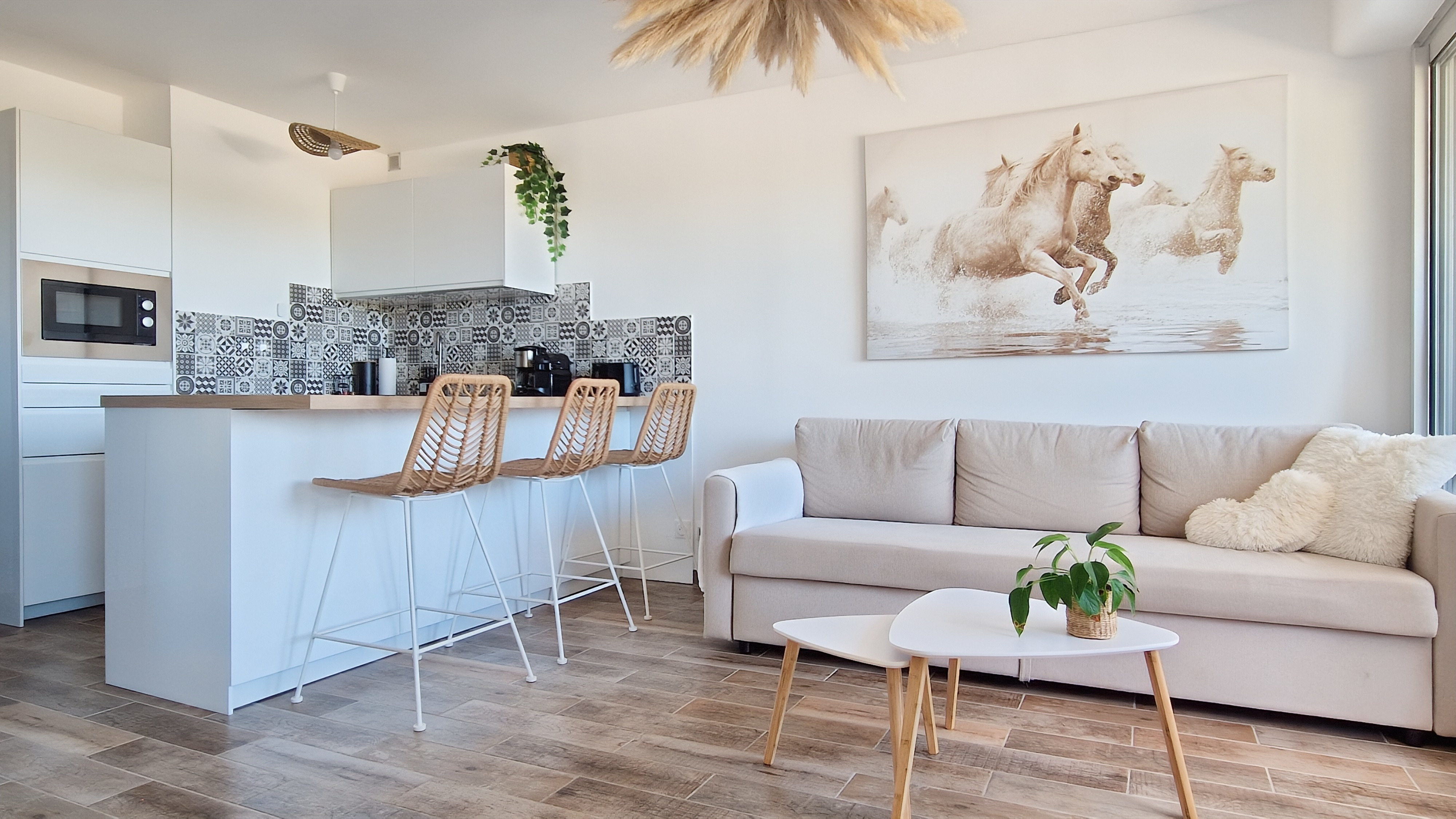 System.Collections.Generic.List`1[BluePillow.Application.SearchEngine.Dto.PhotoDto]?.ElementAt(0)?.Caption