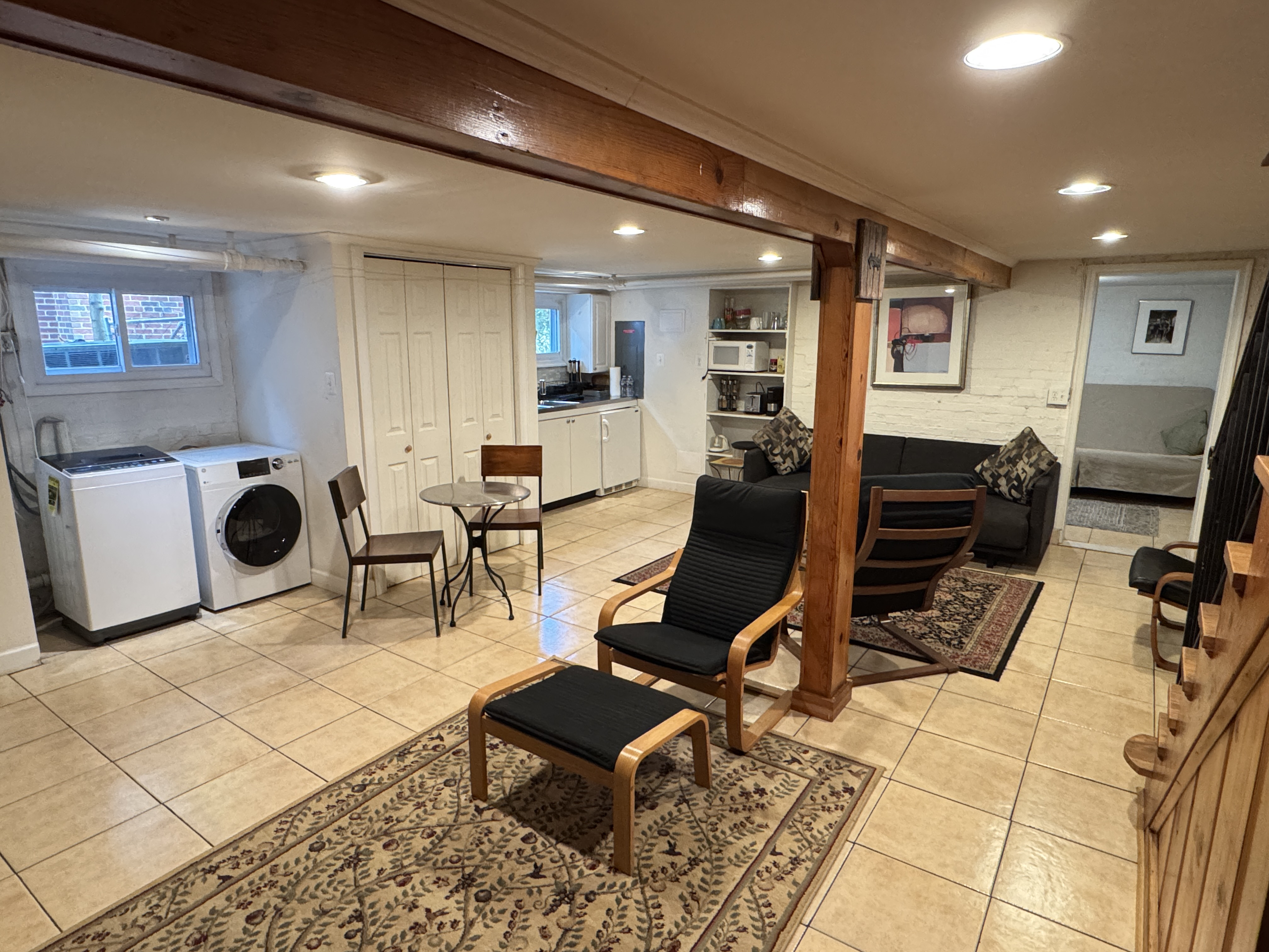 System.Collections.Generic.List`1[BluePillow.Application.SearchEngine.Dto.PhotoDto]?.ElementAt(3)?.Caption