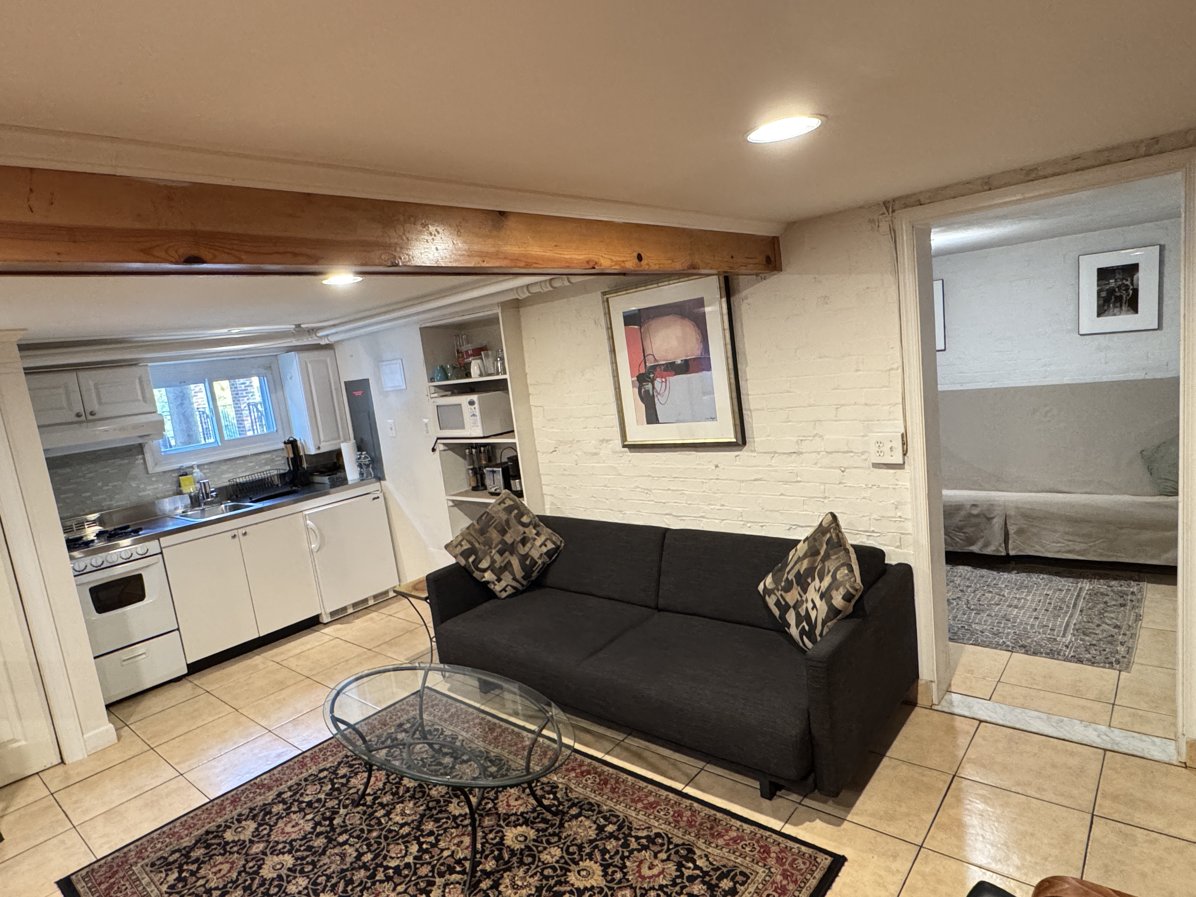 System.Collections.Generic.List`1[BluePillow.Application.SearchEngine.Dto.PhotoDto]?.ElementAt(0)?.Caption