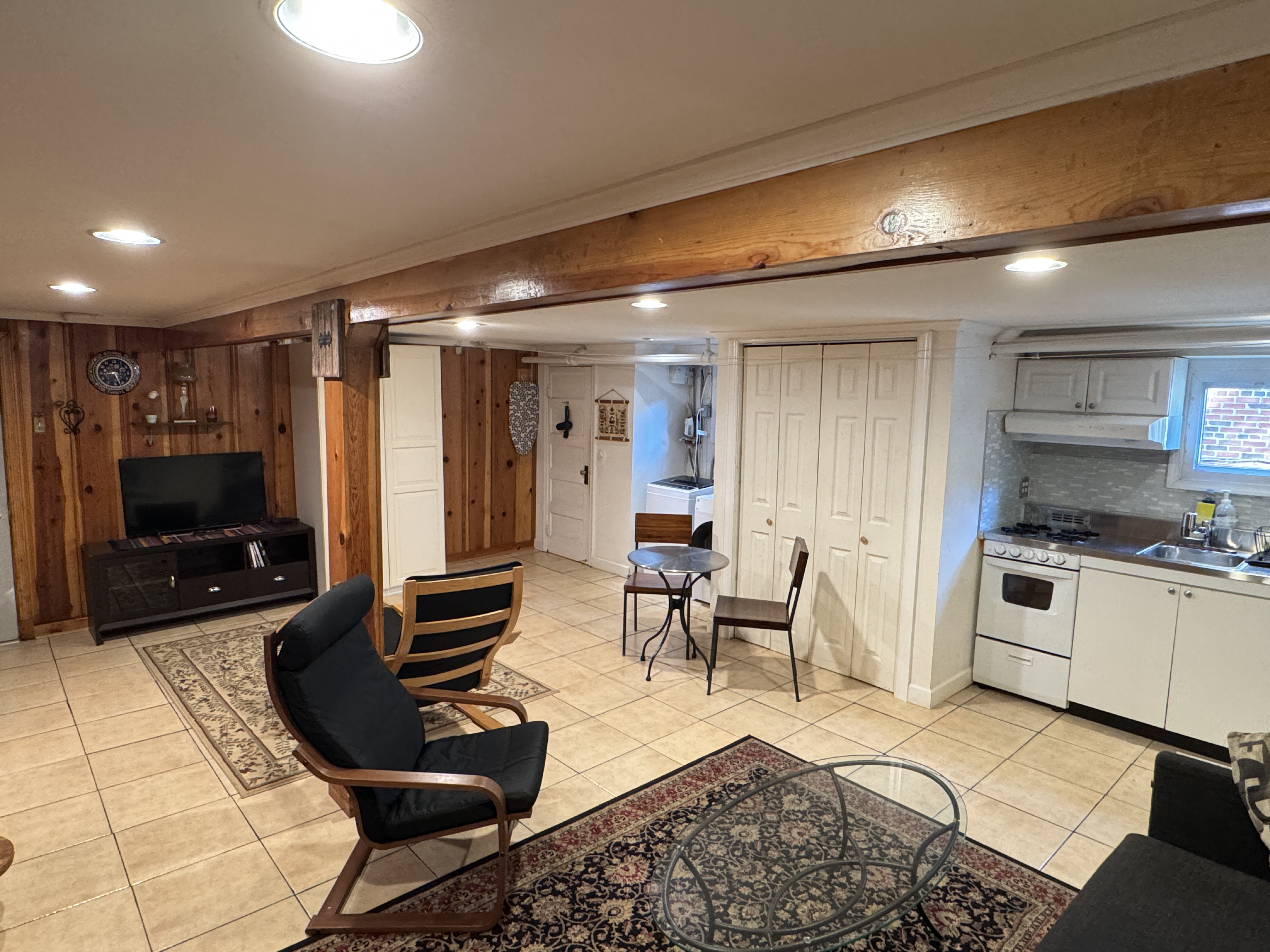 System.Collections.Generic.List`1[BluePillow.Application.SearchEngine.Dto.PhotoDto]?.ElementAt(2)?.Caption