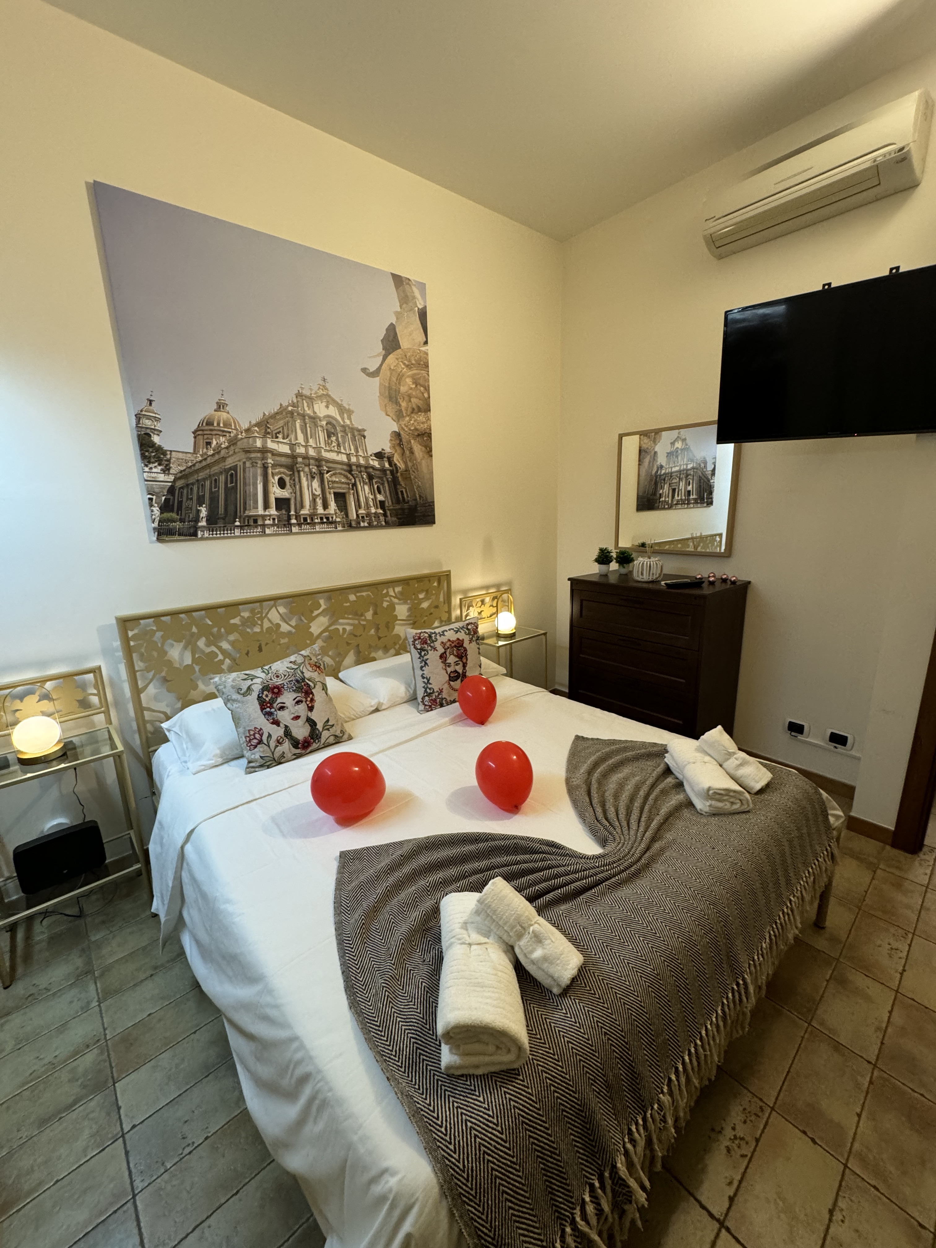 System.Collections.Generic.List`1[BluePillow.Application.SearchEngine.Dto.PhotoDto]?.ElementAt(1)?.Caption