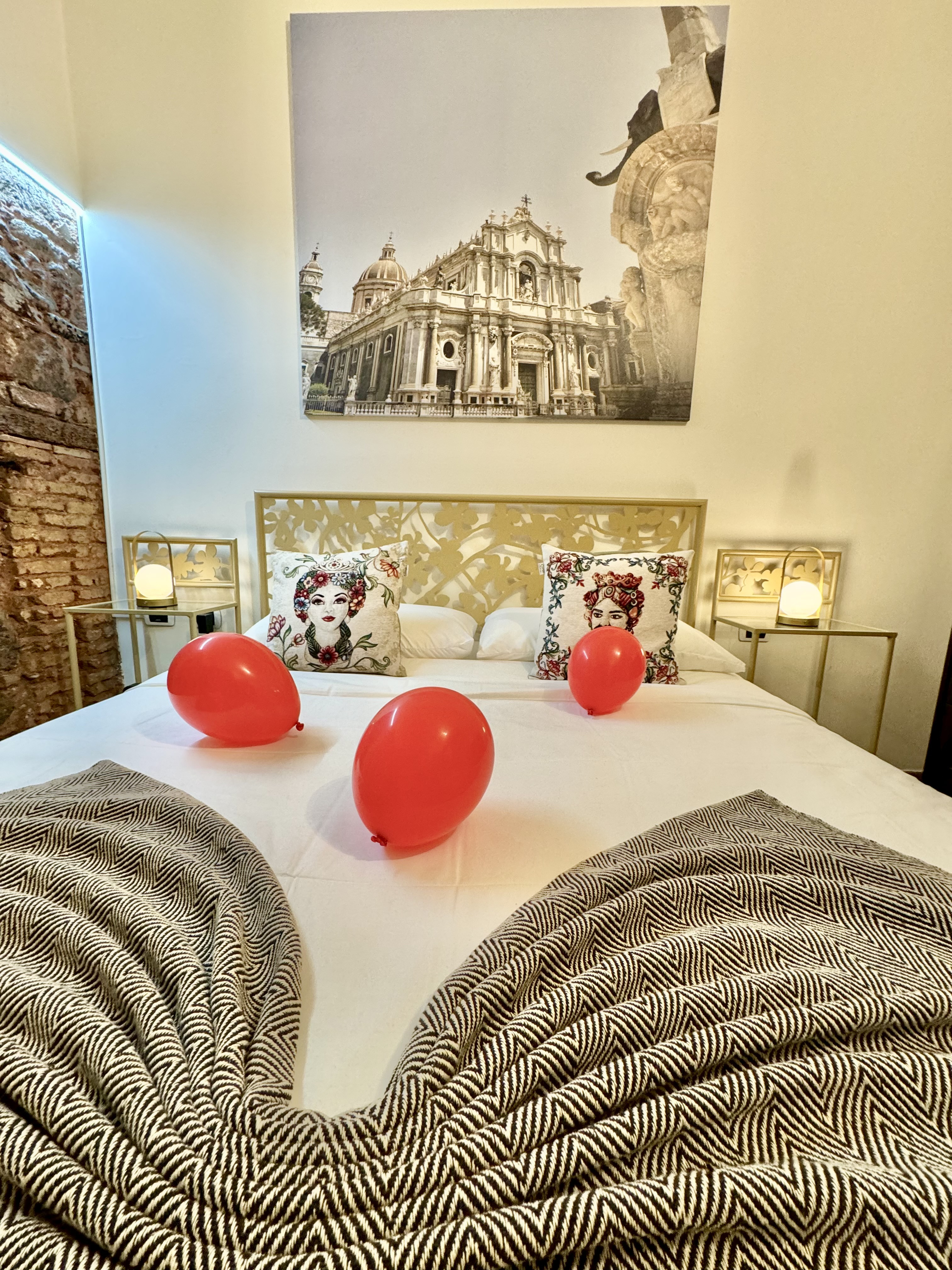 System.Collections.Generic.List`1[BluePillow.Application.SearchEngine.Dto.PhotoDto]?.ElementAt(0)?.Caption