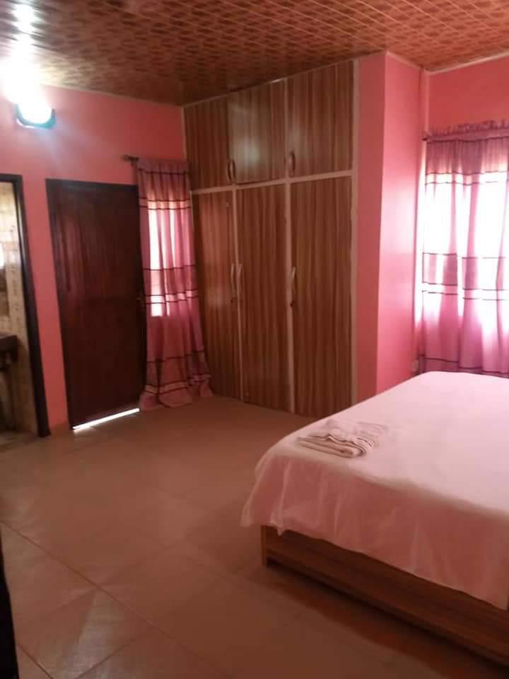 System.Collections.Generic.List`1[BluePillow.Application.SearchEngine.Dto.PhotoDto]?.ElementAt(0)?.Caption