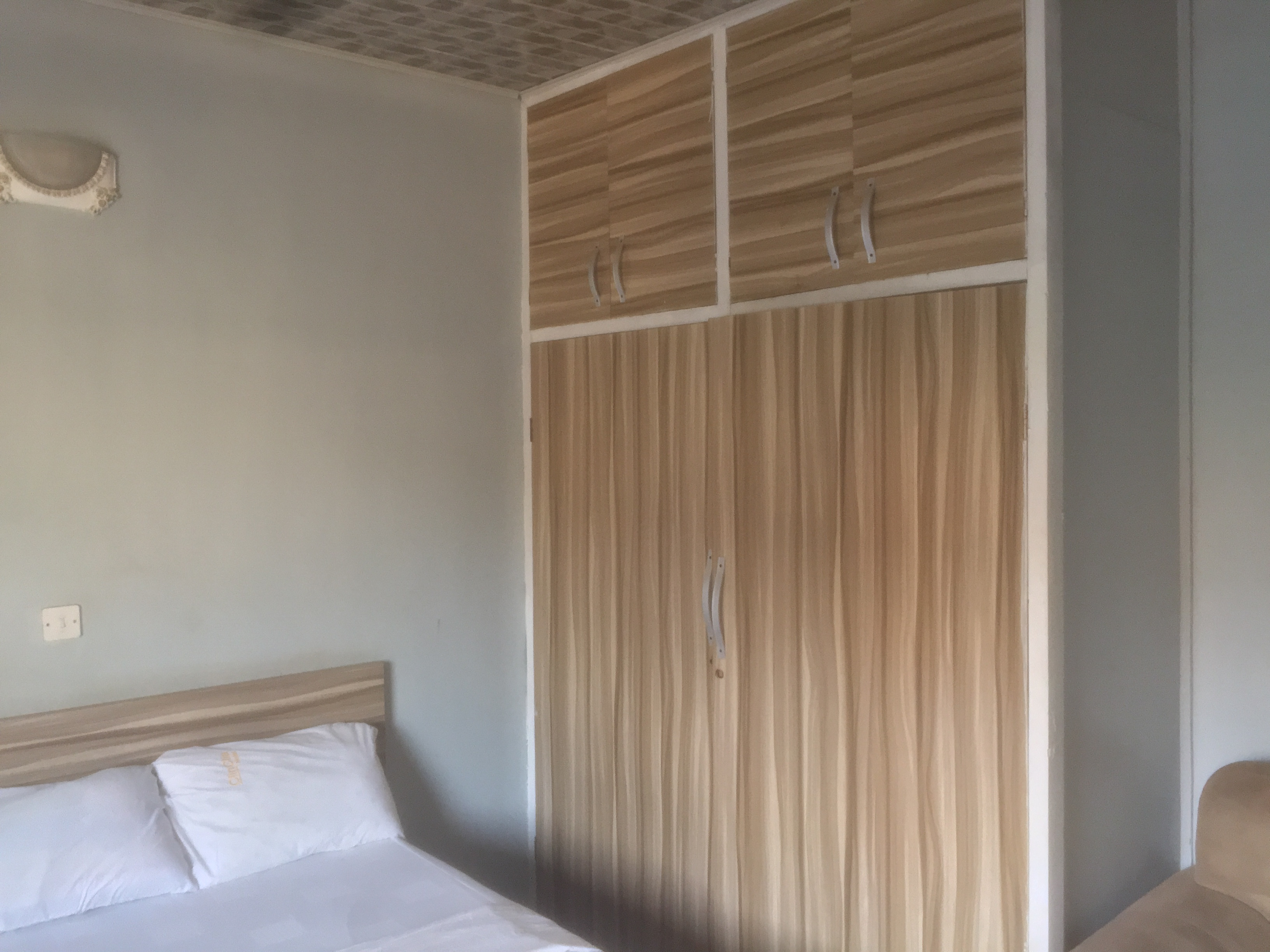 System.Collections.Generic.List`1[BluePillow.Application.SearchEngine.Dto.PhotoDto]?.ElementAt(1)?.Caption