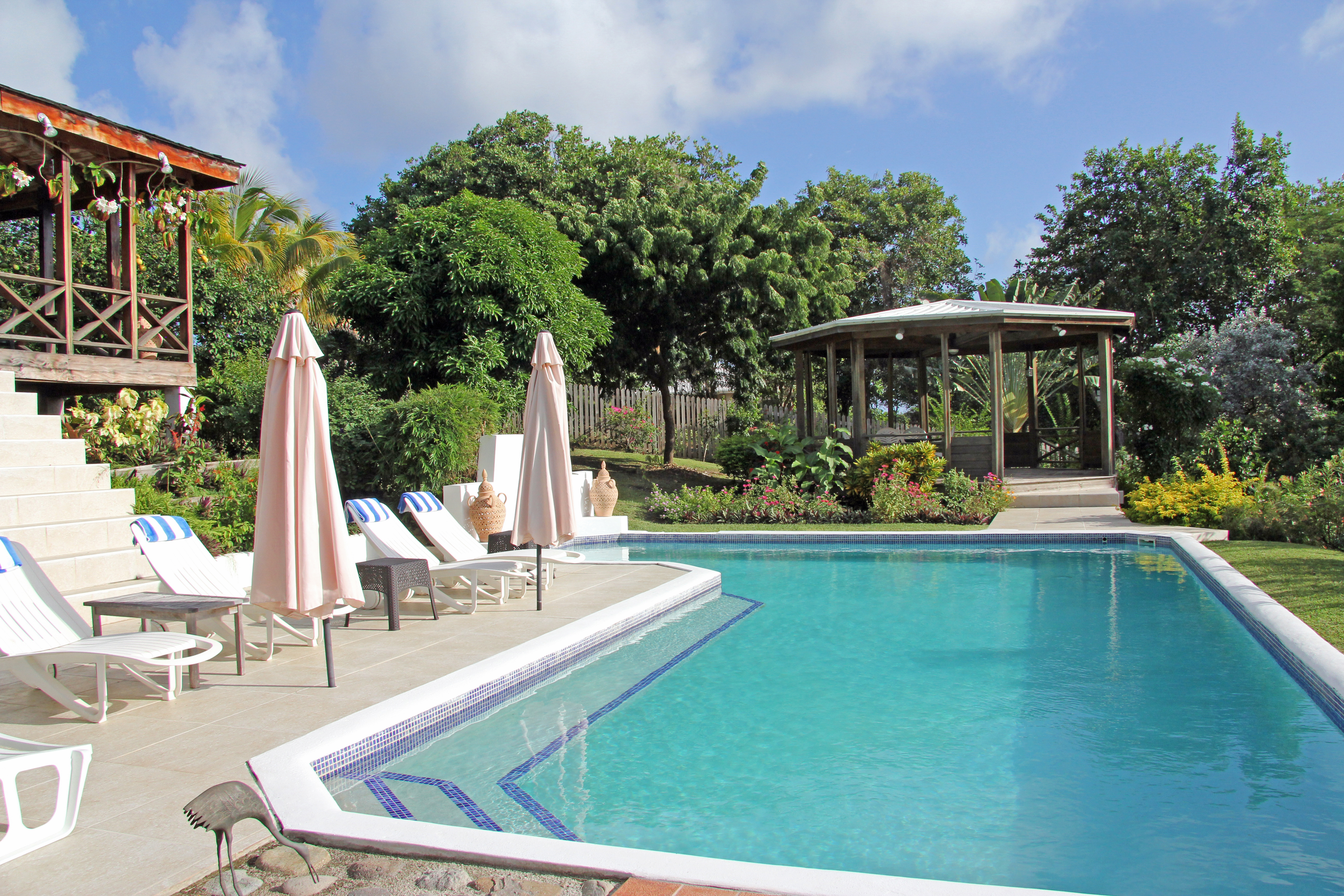 System.Collections.Generic.List`1[BluePillow.Application.SearchEngine.Dto.PhotoDto]?.ElementAt(3)?.Caption