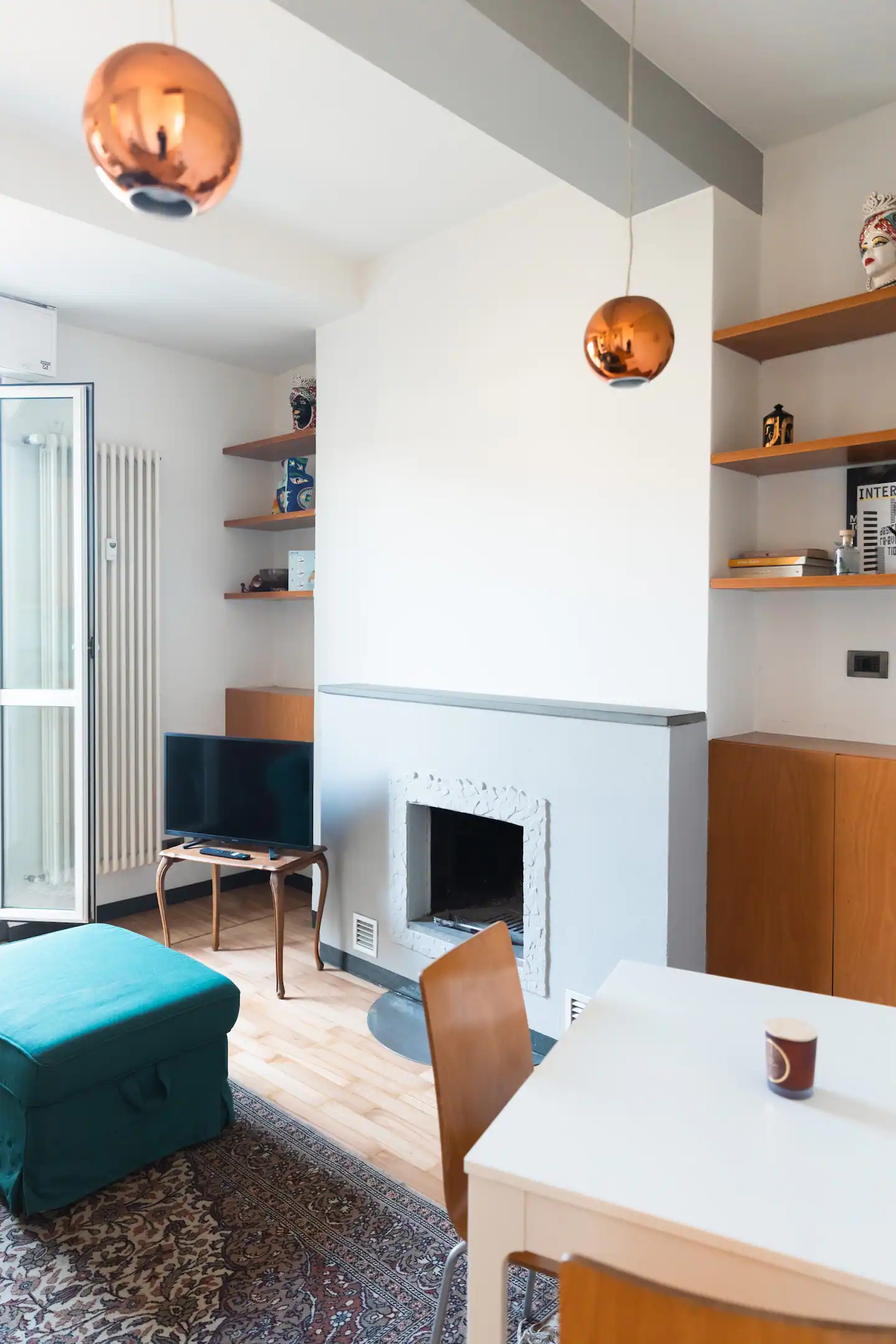 System.Collections.Generic.List`1[BluePillow.Application.SearchEngine.Dto.PhotoDto]?.ElementAt(2)?.Caption