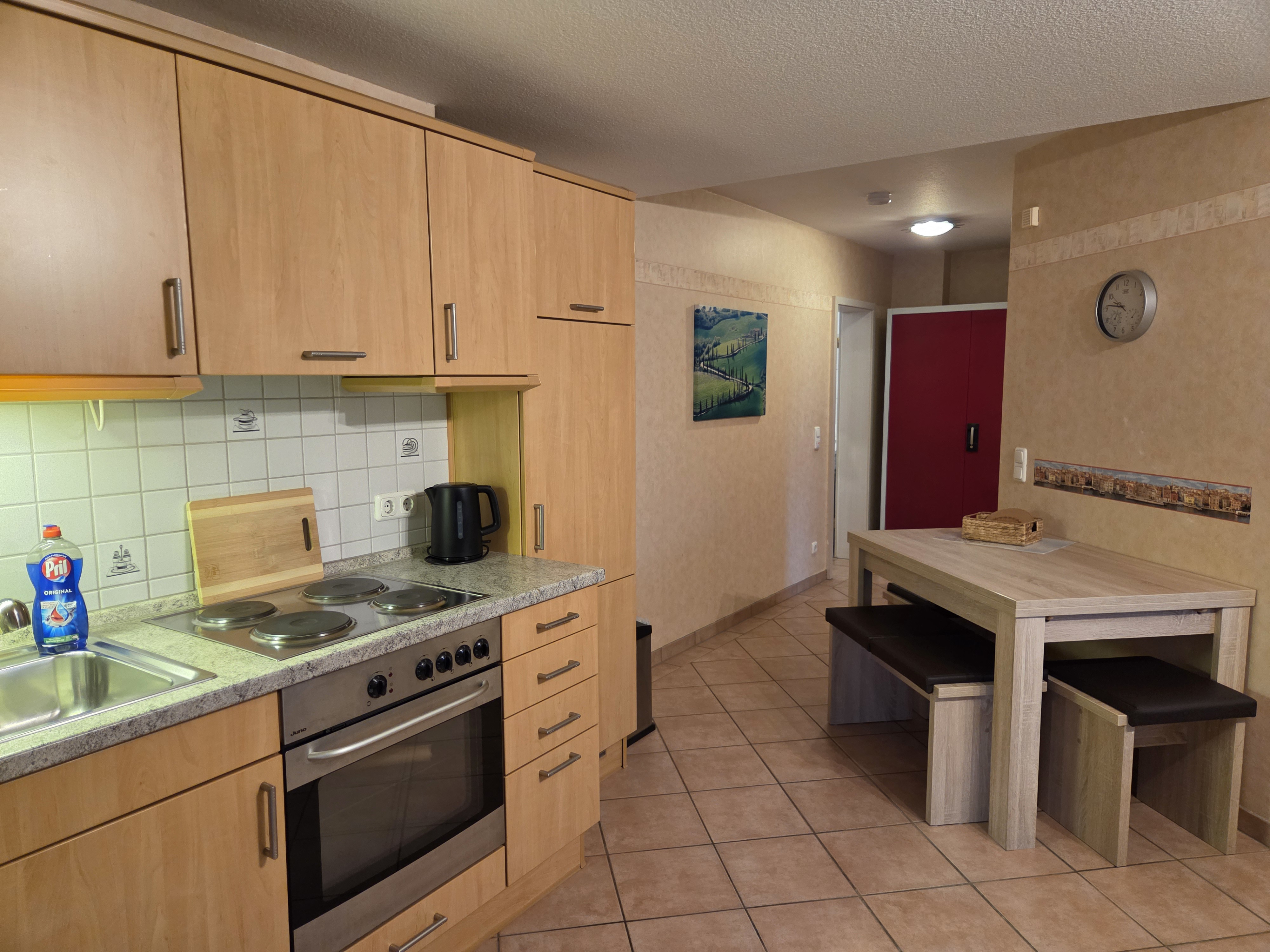 System.Collections.Generic.List`1[BluePillow.Application.SearchEngine.Dto.PhotoDto]?.ElementAt(1)?.Caption