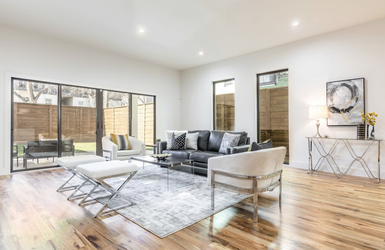 System.Collections.Generic.List`1[BluePillow.Application.SearchEngine.Dto.PhotoDto]?.ElementAt(1)?.Caption