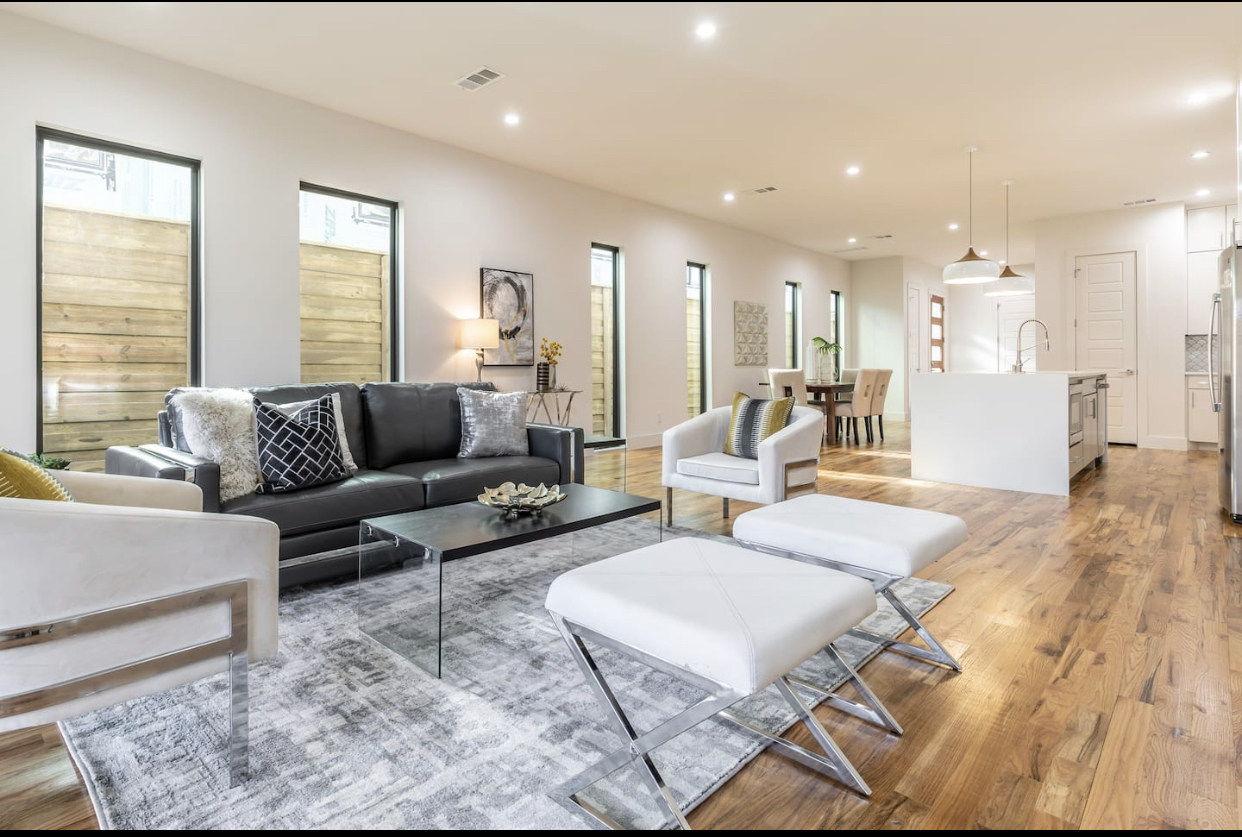 System.Collections.Generic.List`1[BluePillow.Application.SearchEngine.Dto.PhotoDto]?.ElementAt(0)?.Caption