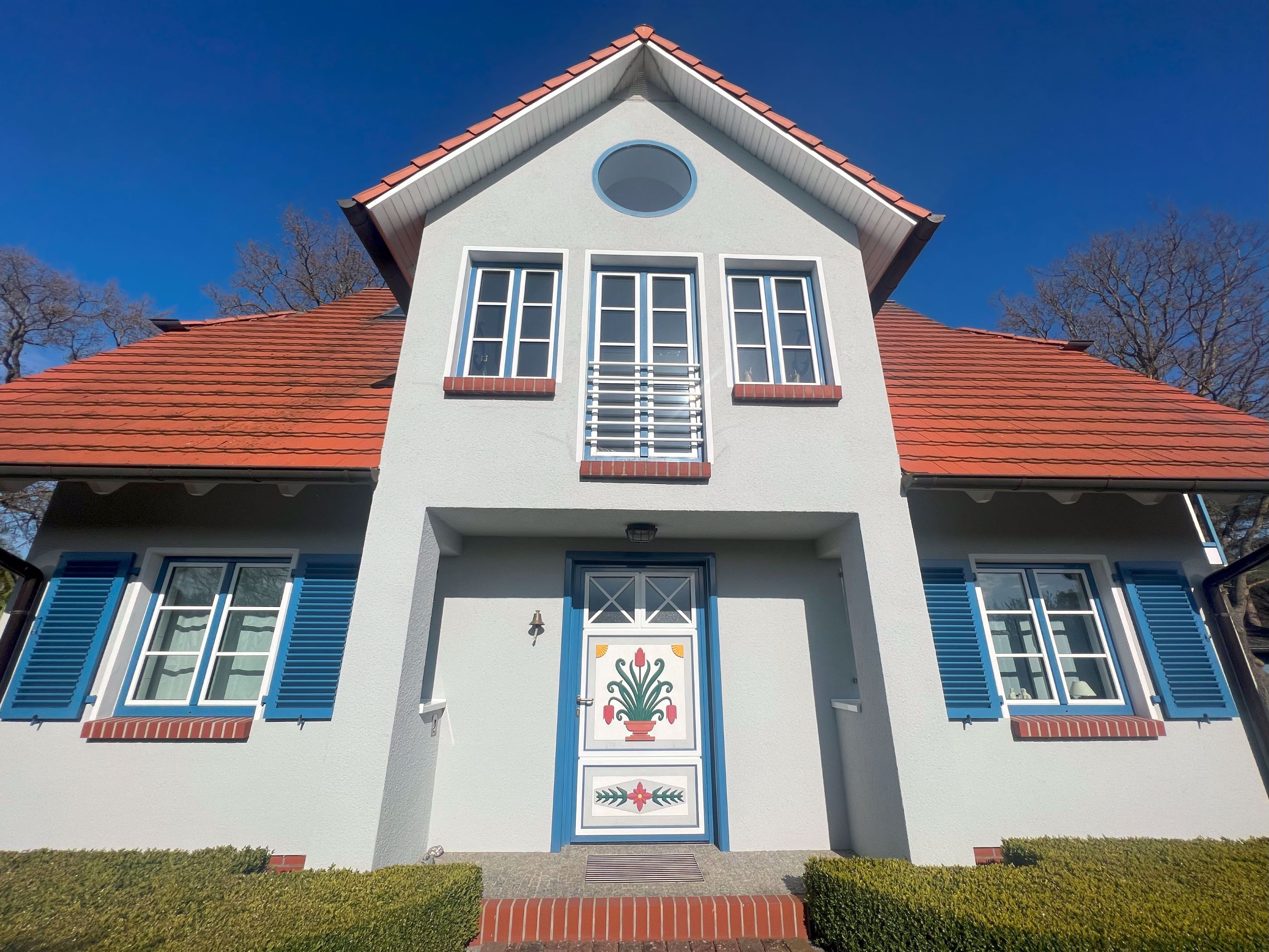 System.Collections.Generic.List`1[BluePillow.Application.SearchEngine.Dto.PhotoDto]?.ElementAt(0)?.Caption