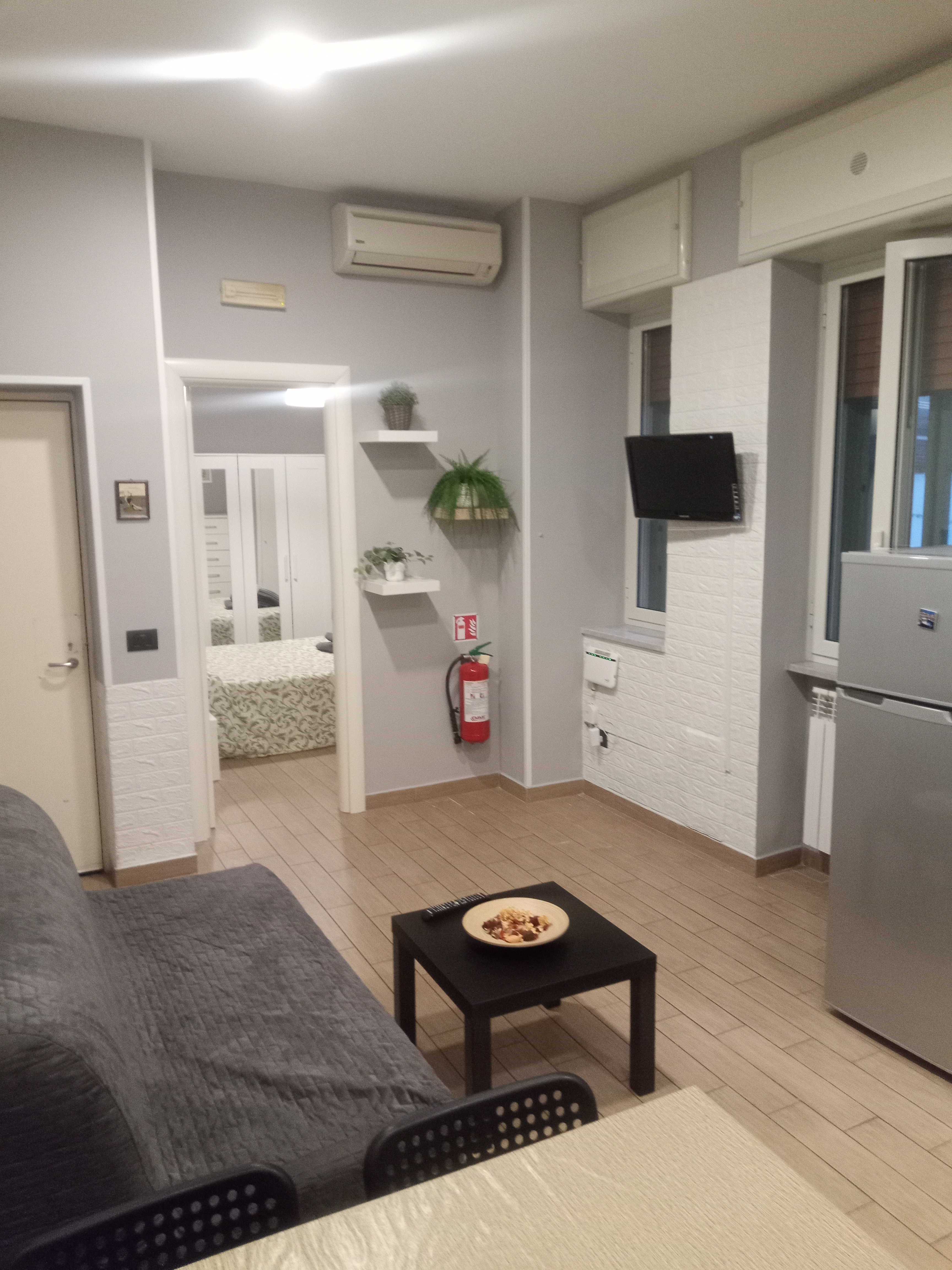 System.Collections.Generic.List`1[BluePillow.Application.SearchEngine.Dto.PhotoDto]?.ElementAt(0)?.Caption